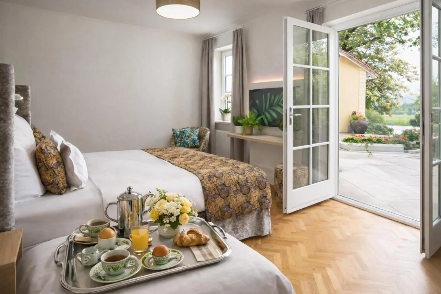 Photo of the whole room, Bed in SCHLOSSRESIDENZ - Boutique Apartments & Hotel Suiten