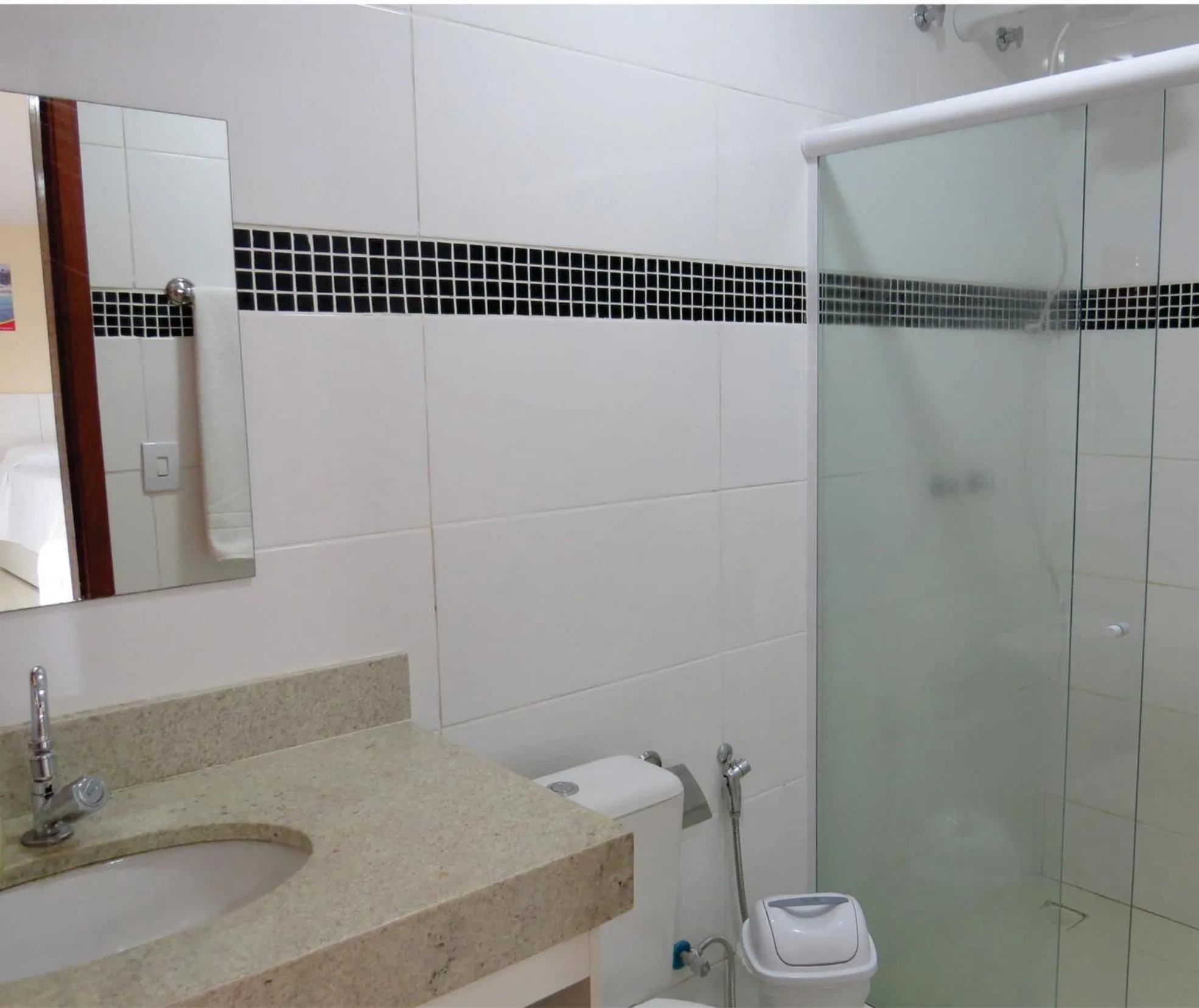 Bathroom in MDJ Suítes