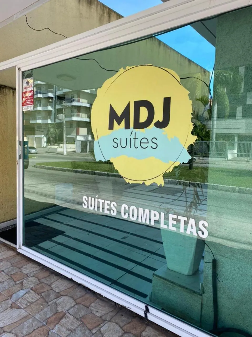 Facade/entrance in MDJ Suítes