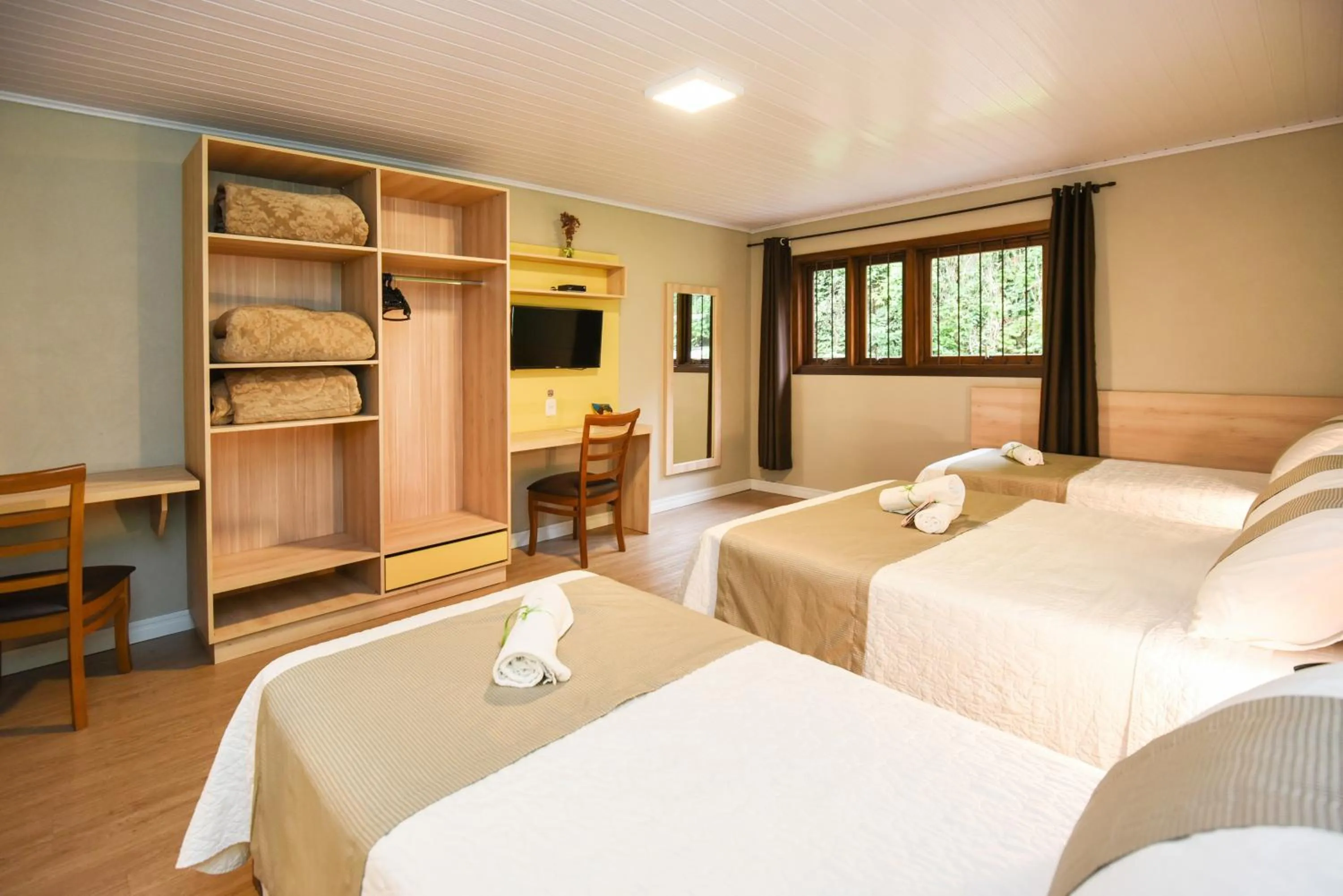 Photo of the whole room, Bed in Pousada Três Pinheiros