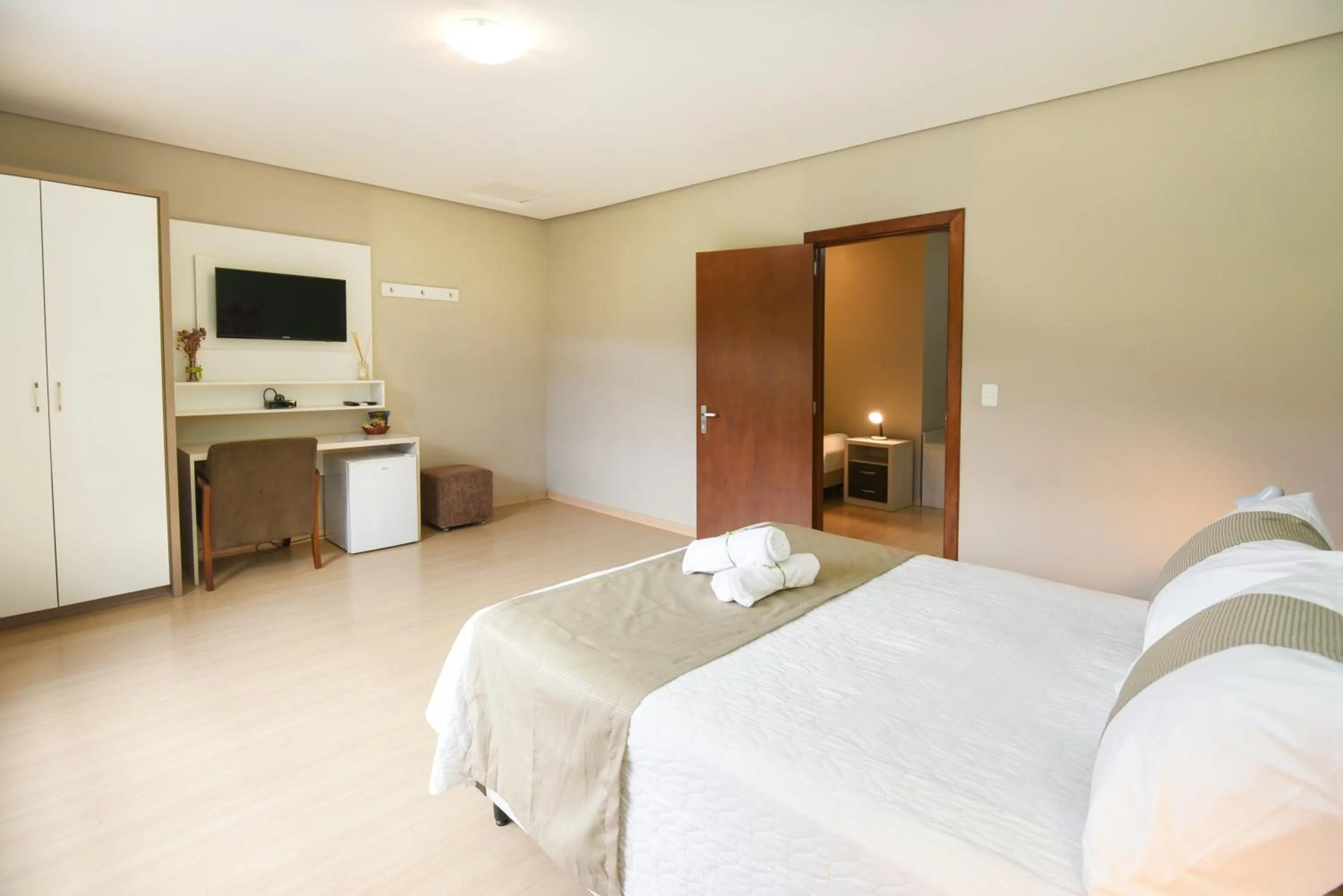 Photo of the whole room, Bed in Pousada Três Pinheiros