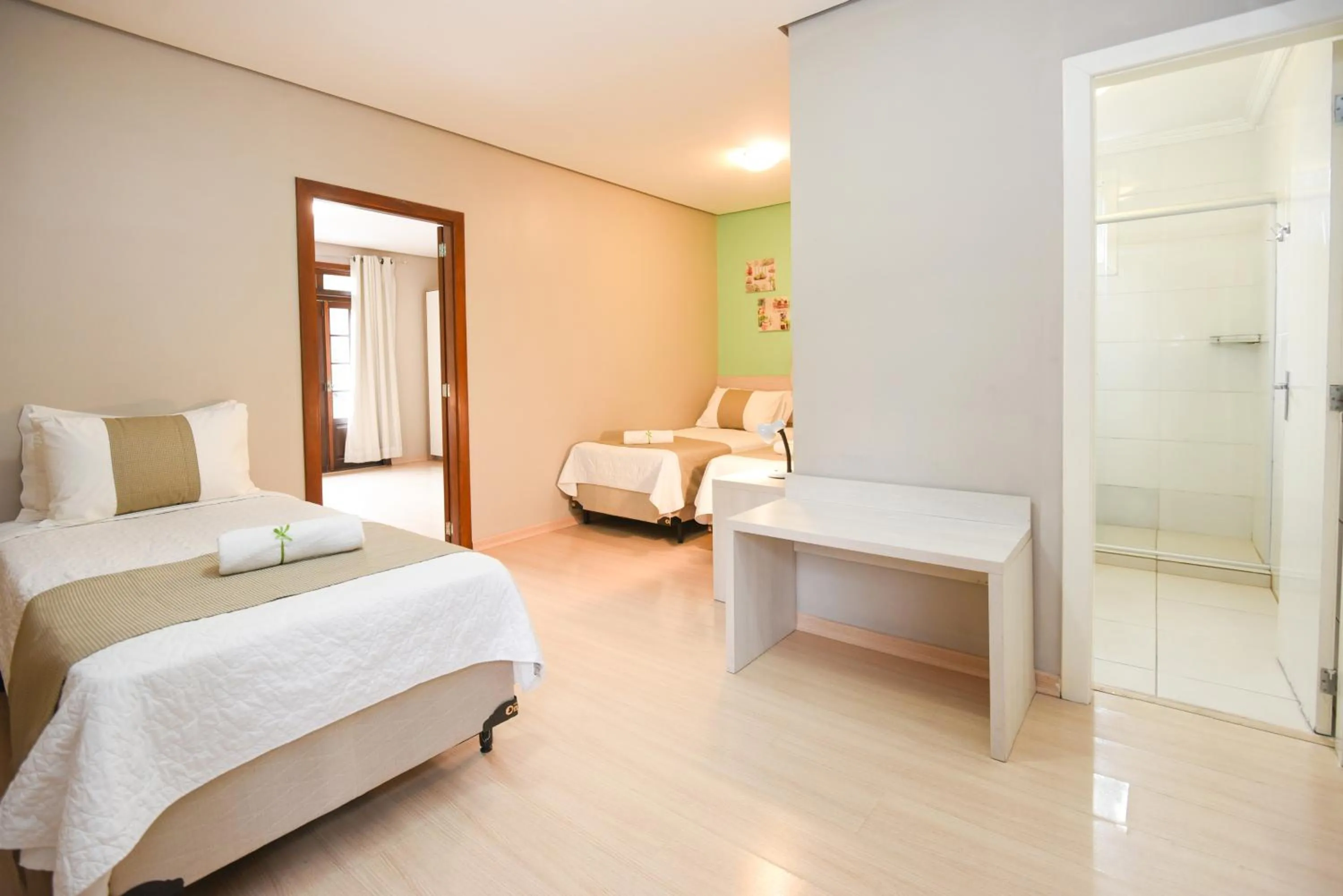 Photo of the whole room, Bed in Pousada Três Pinheiros