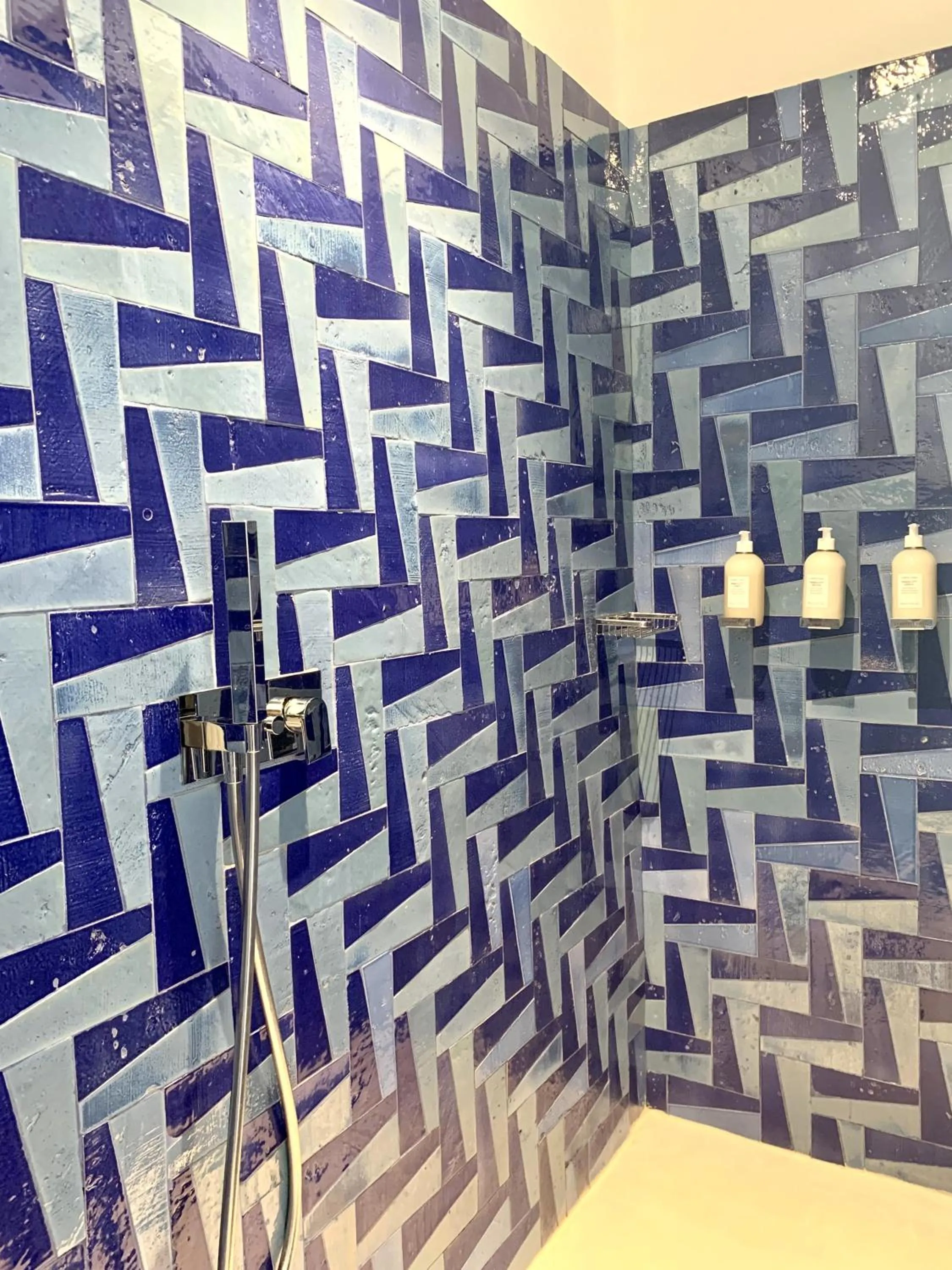 Shower in Hotel Cala Caterina