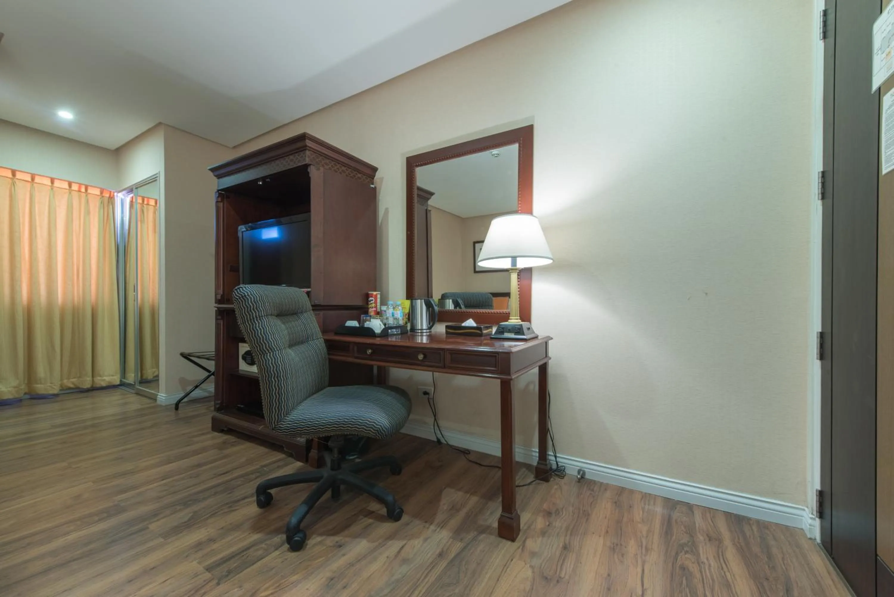 Area and facilities in Court Meridian Hotel & Suites