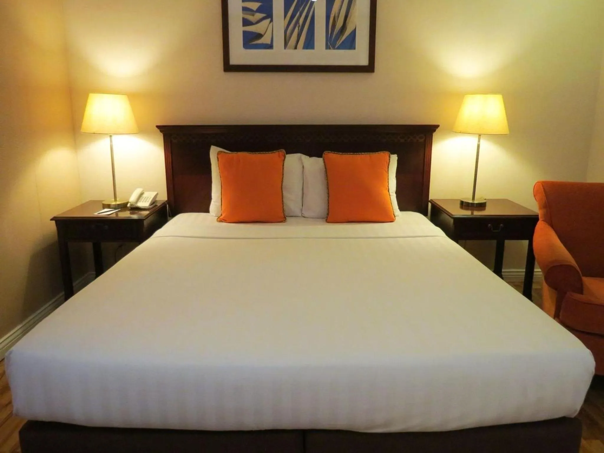 Bed in Court Meridian Hotel & Suites