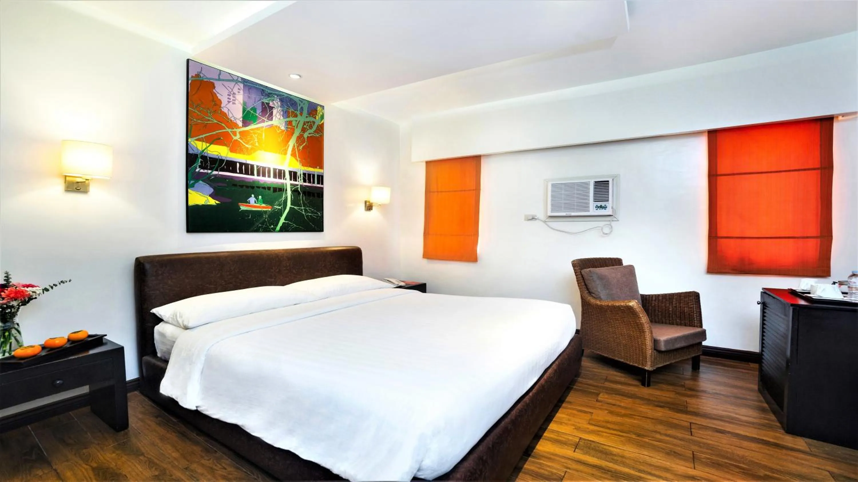 Bed in Court Meridian Hotel & Suites