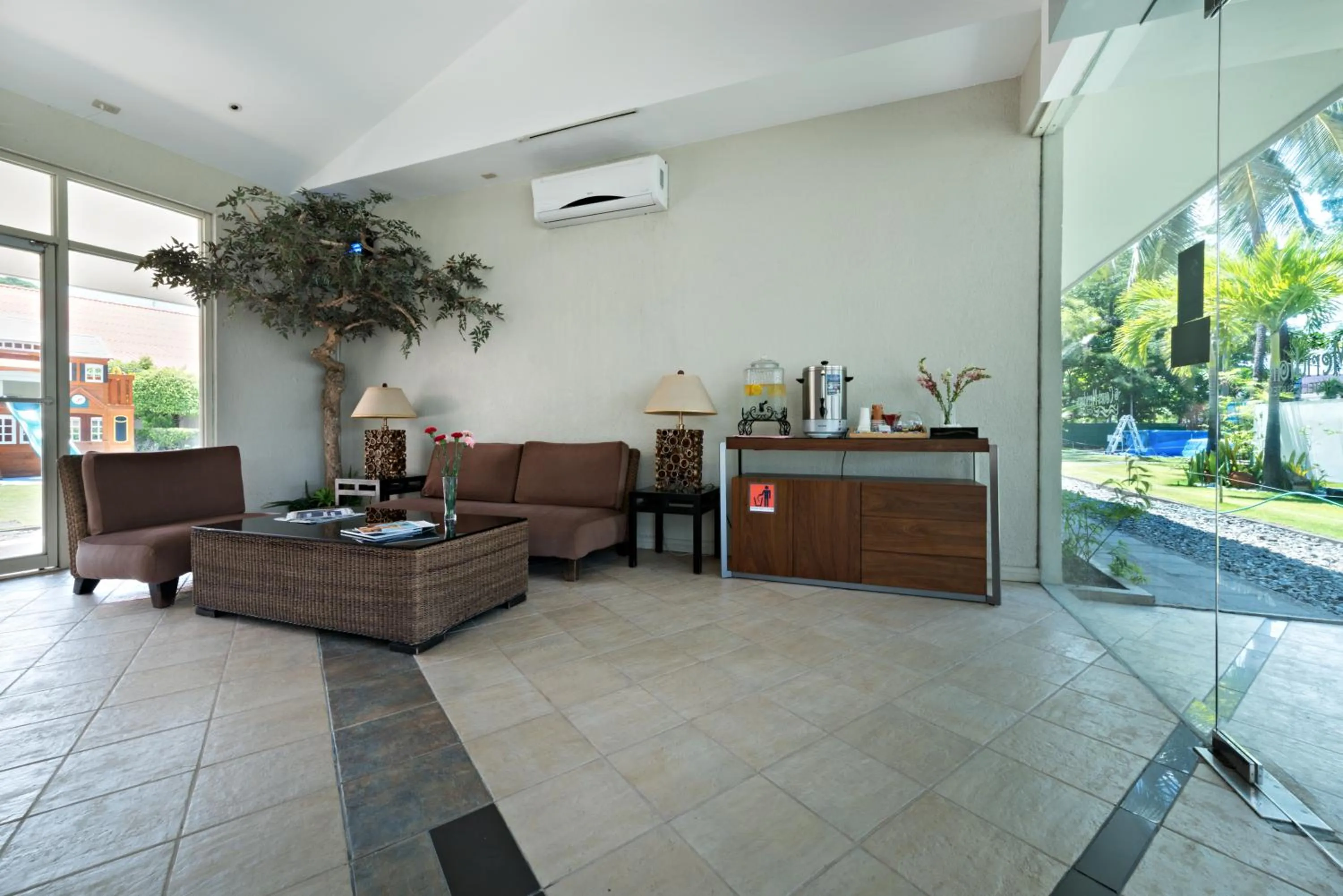 Lobby or reception in Court Meridian Hotel & Suites