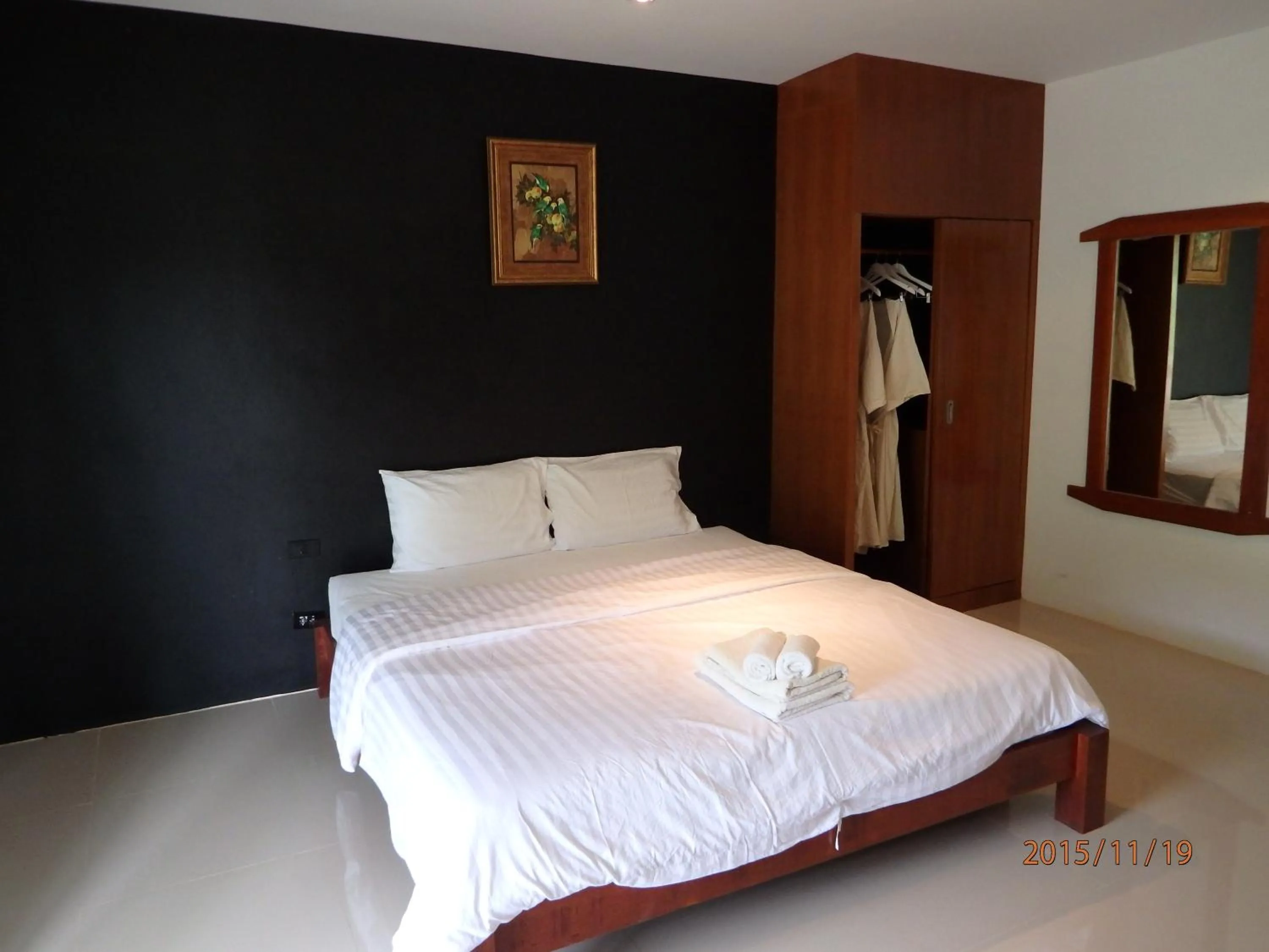 Staff, Bed in Suksompong Resort