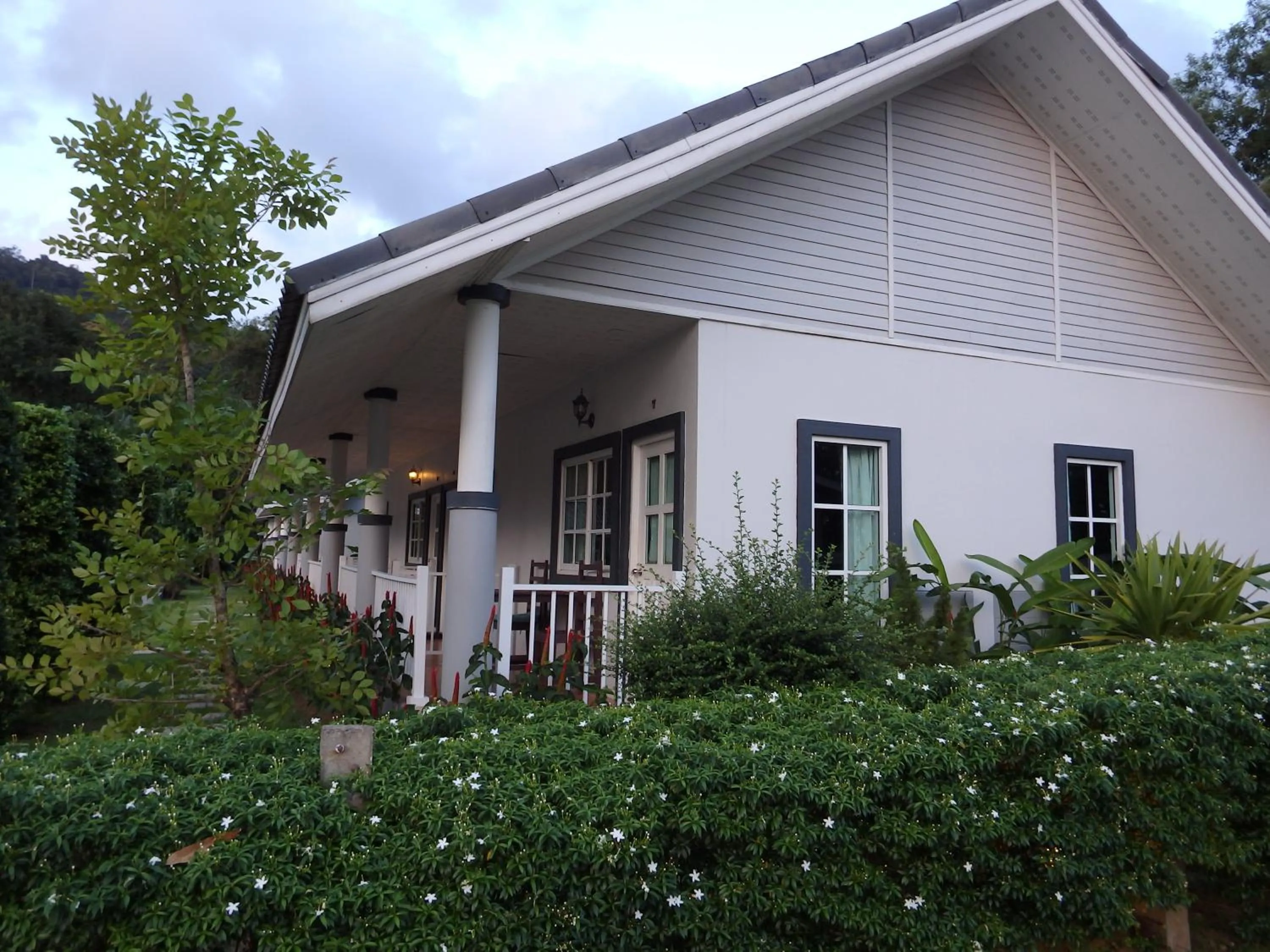 Property building in Suksompong Resort