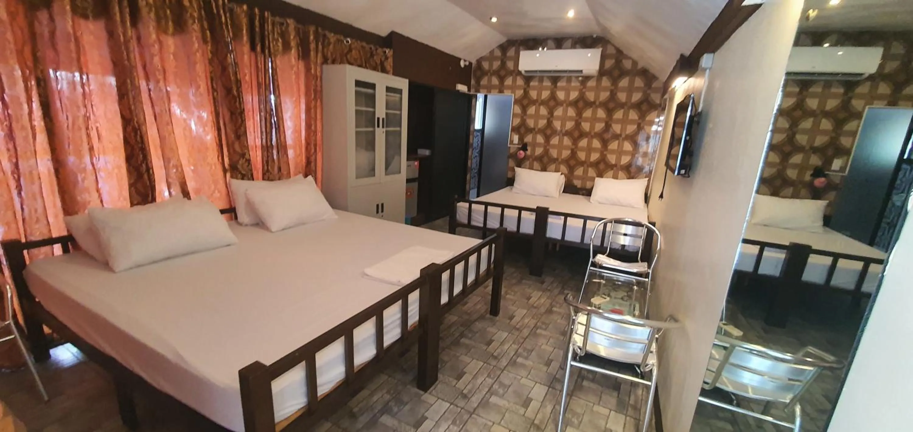 Bed in Cool Martin Family Hotel and Resort