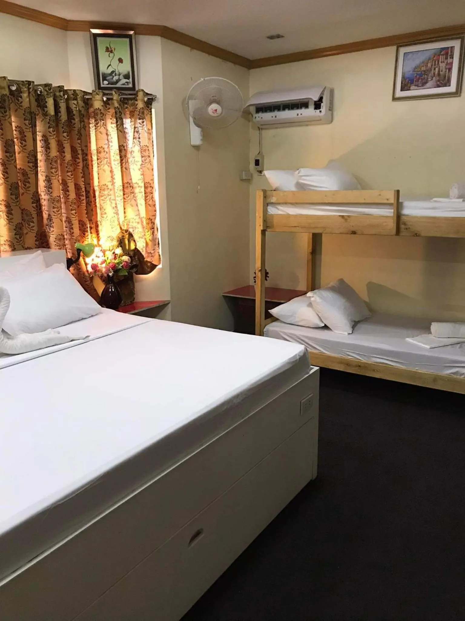 Bedroom, Bed in Cool Martin Family Hotel and Resort