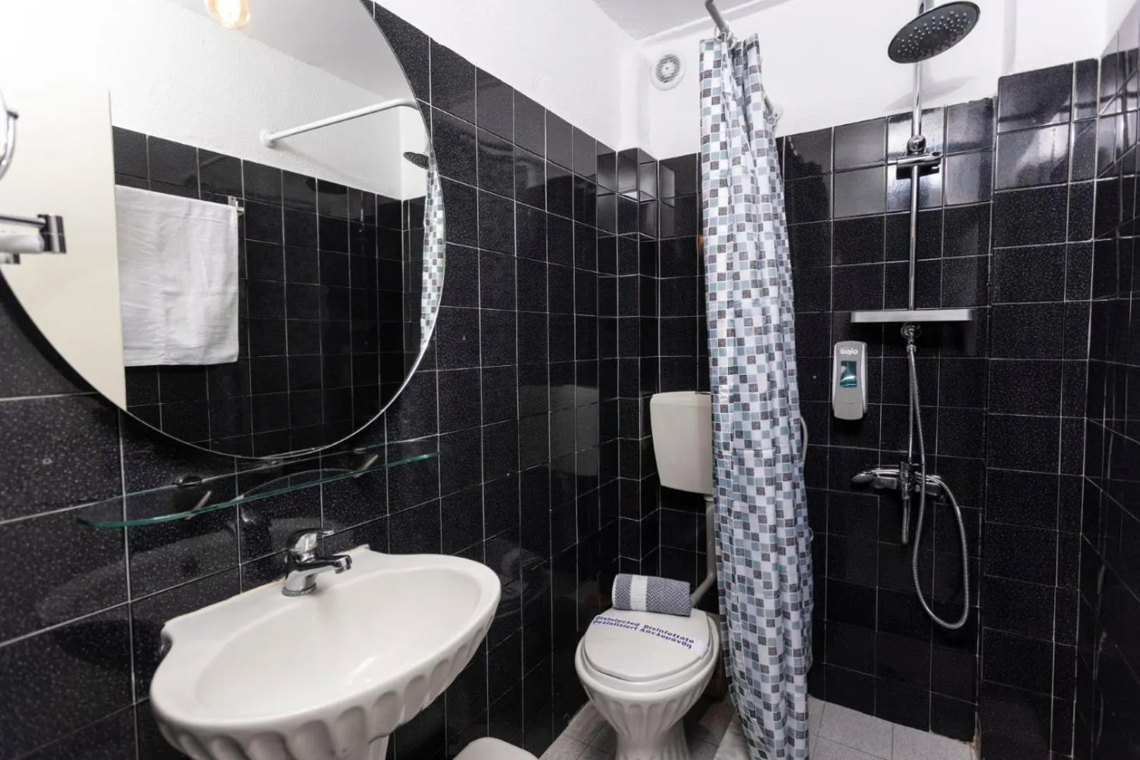 Shower in Hotel Magdalena