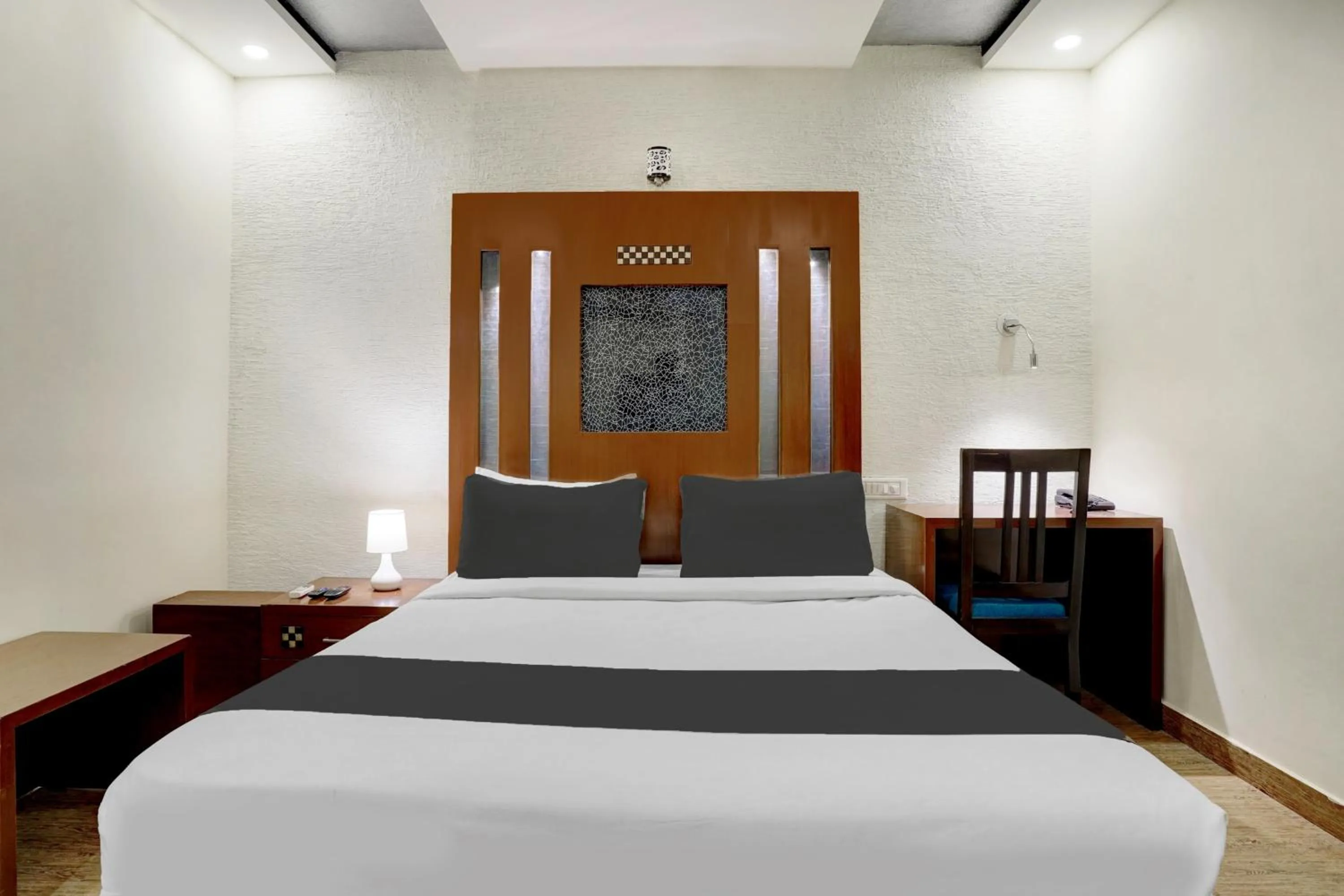 Bedroom, Bed in Super Townhouse Koramangala