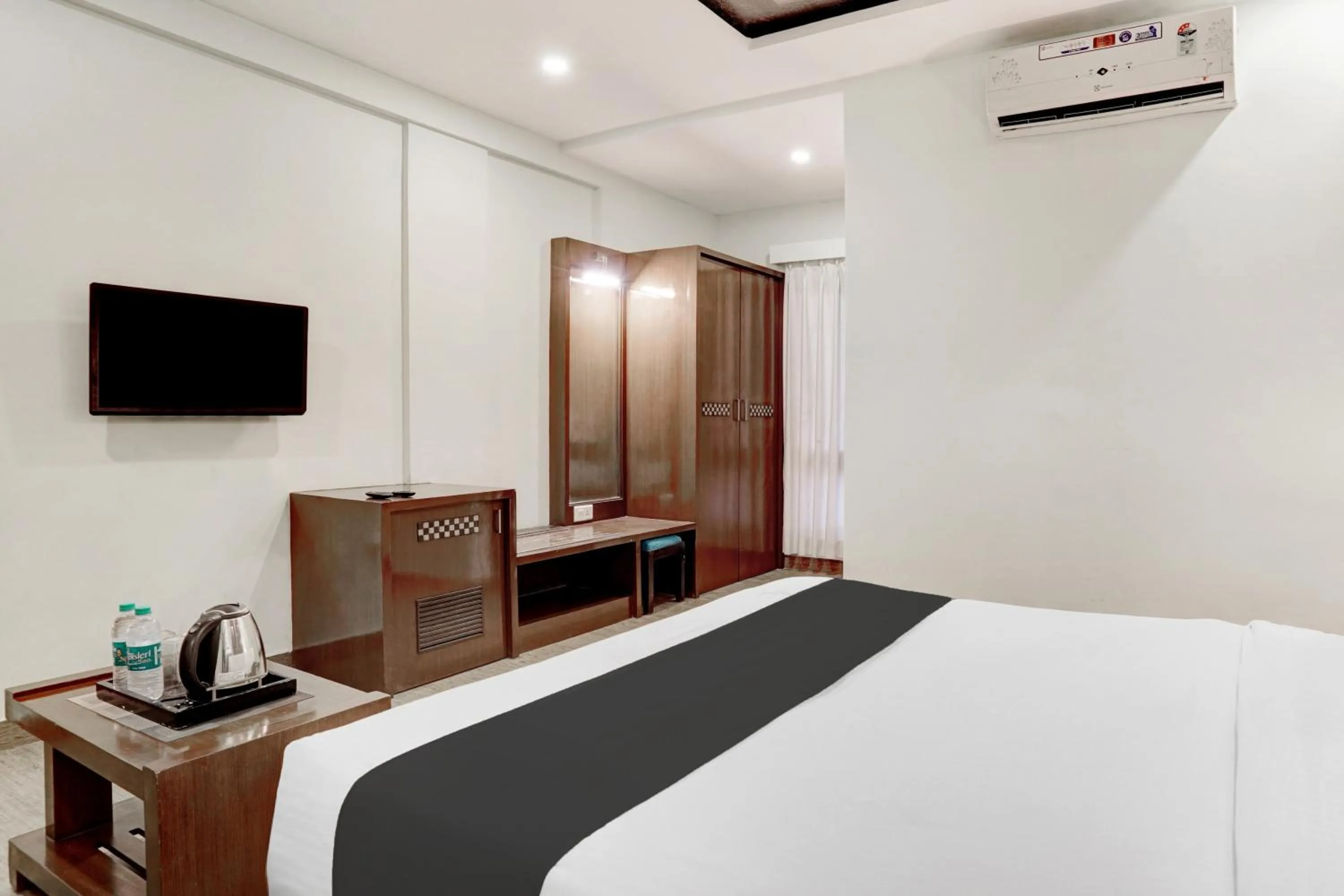 Bedroom, Bed in Super Townhouse Koramangala