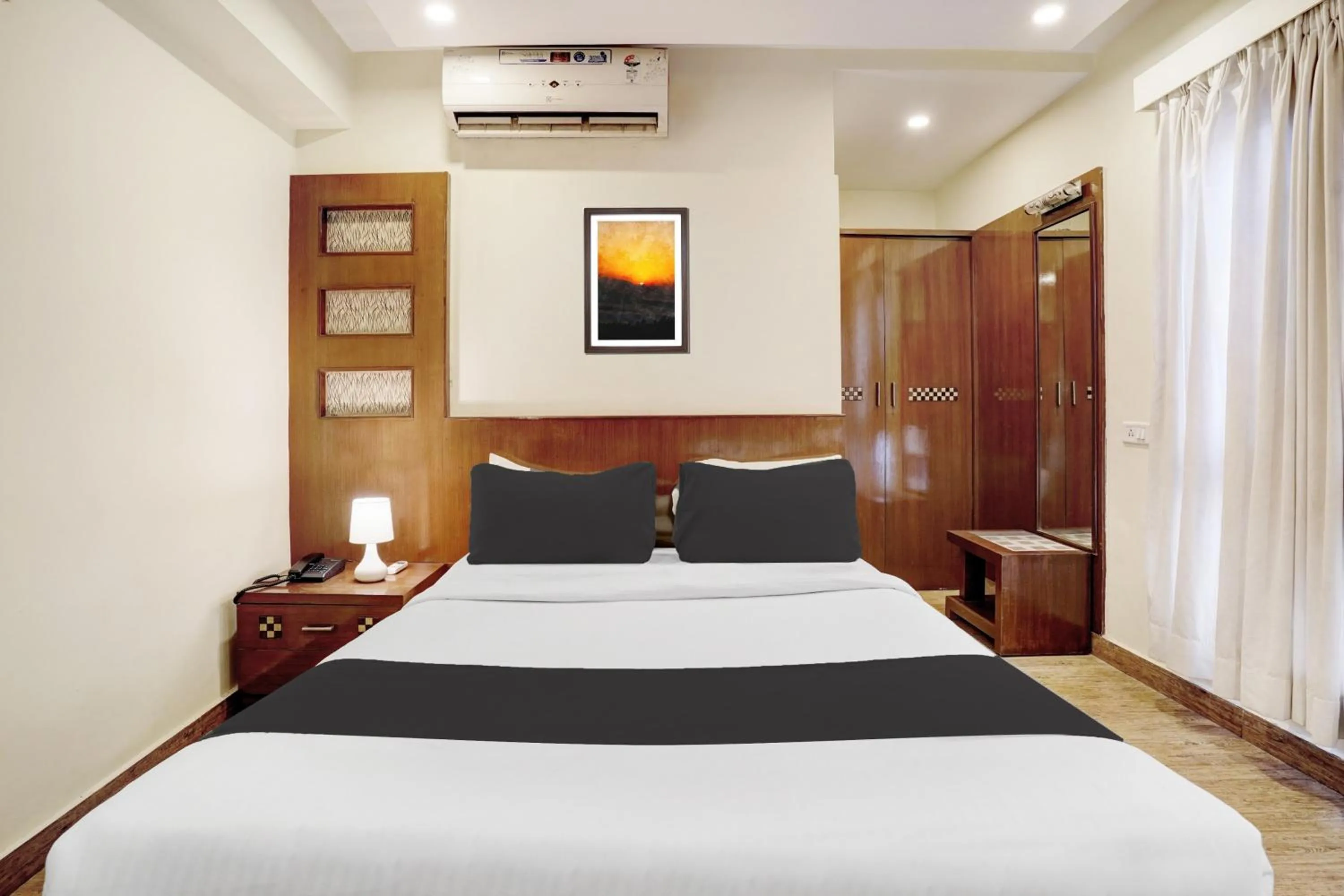 Bedroom, Bed in Super Townhouse Koramangala