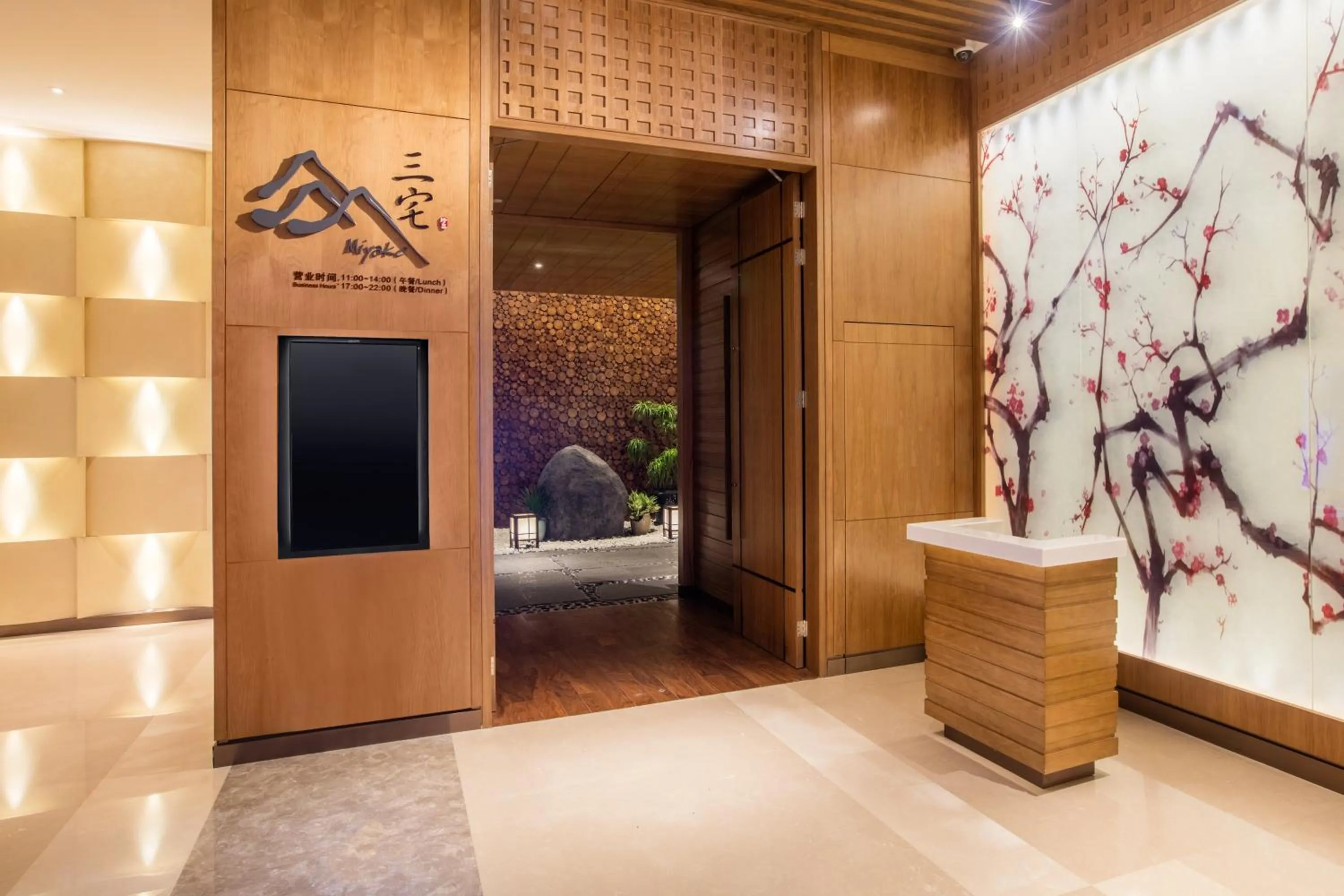 Restaurant/places to eat in Crowne Plaza Fuzhou Riverside by IHG