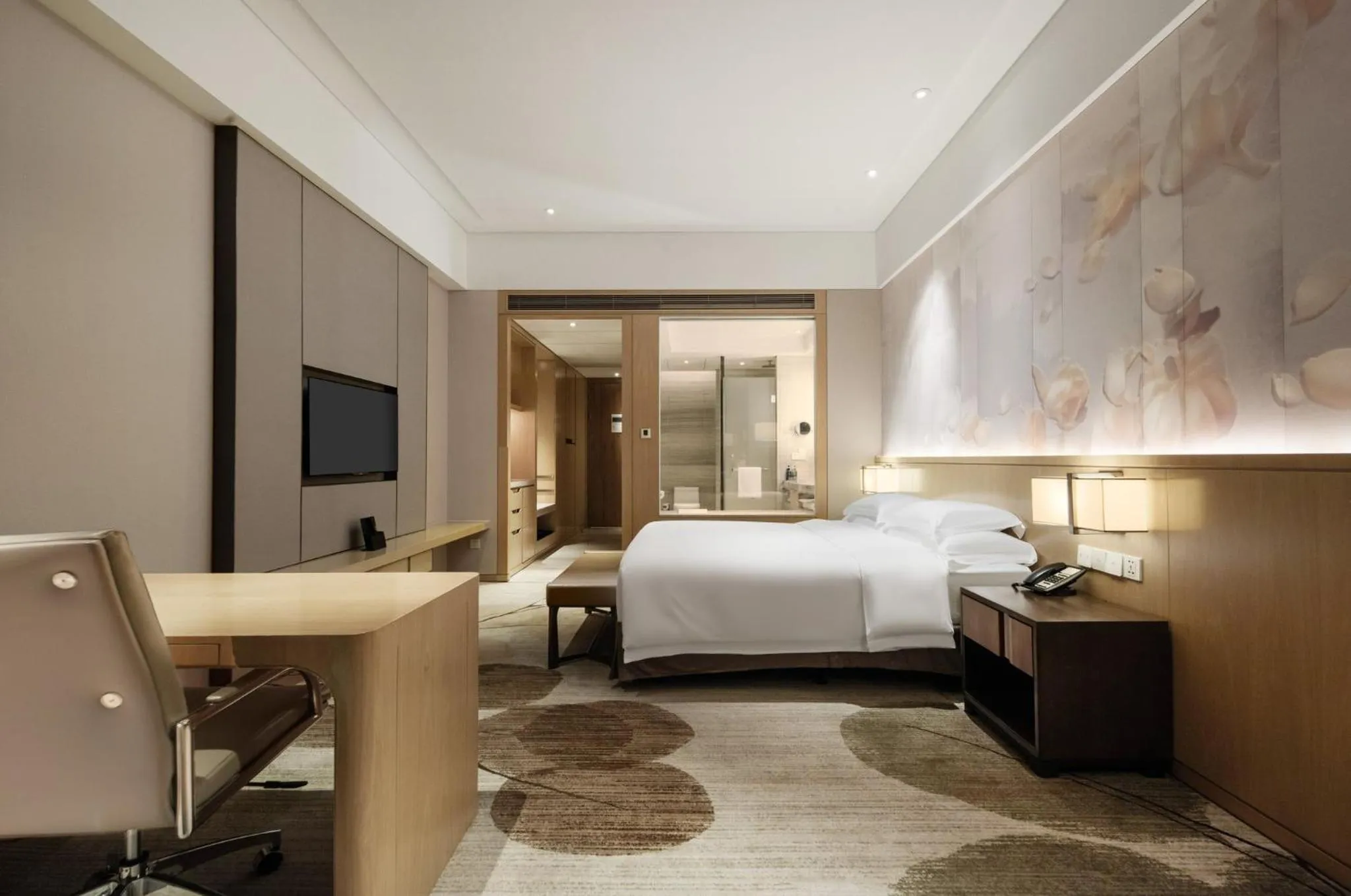 Photo of the whole room, Bed in Crowne Plaza Fuzhou Riverside by IHG