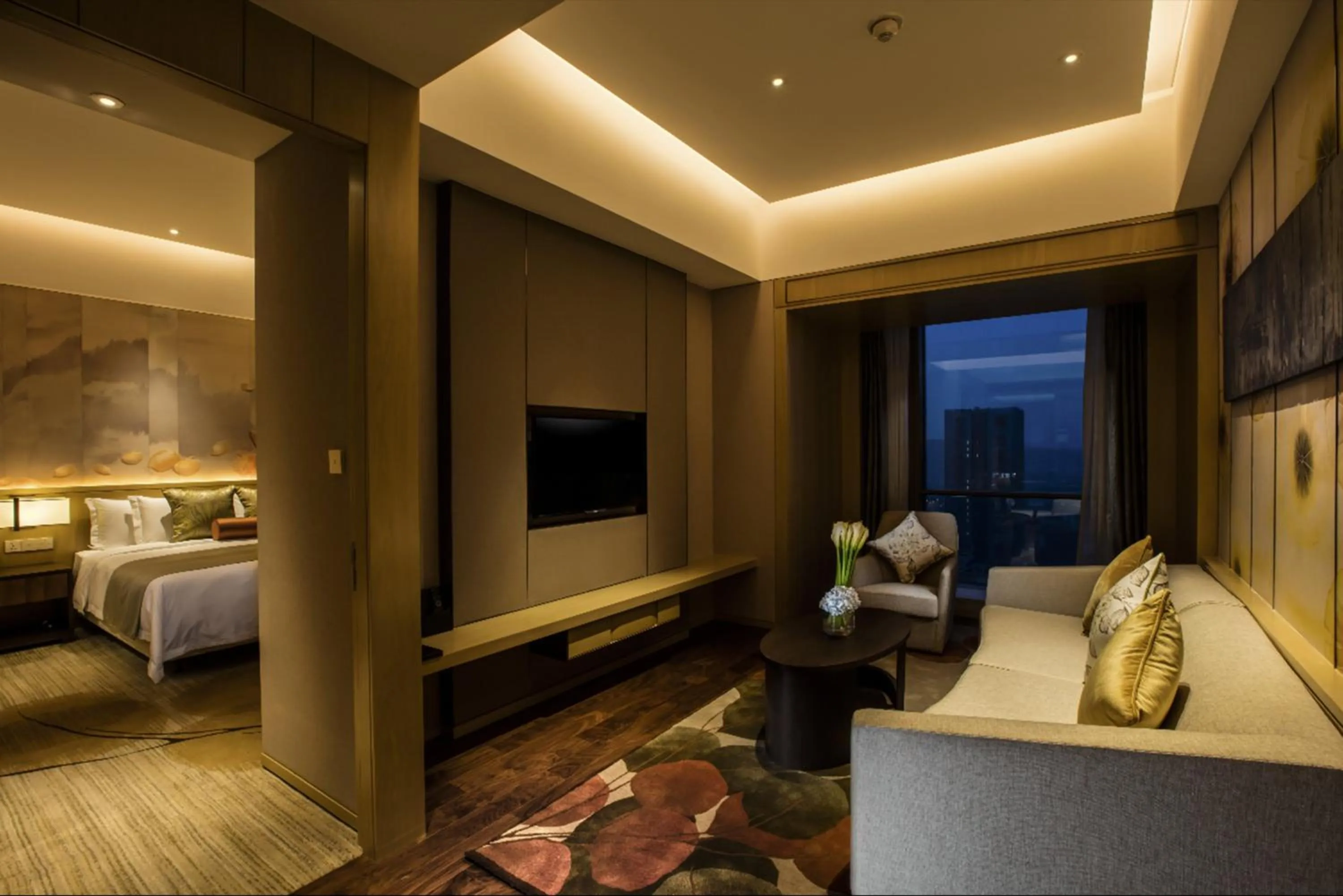 Photo of the whole room, Bed in Crowne Plaza Fuzhou Riverside by IHG