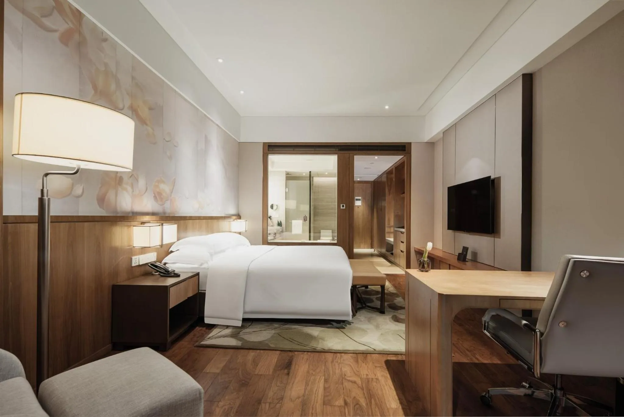 Photo of the whole room, Bed in Crowne Plaza Fuzhou Riverside by IHG