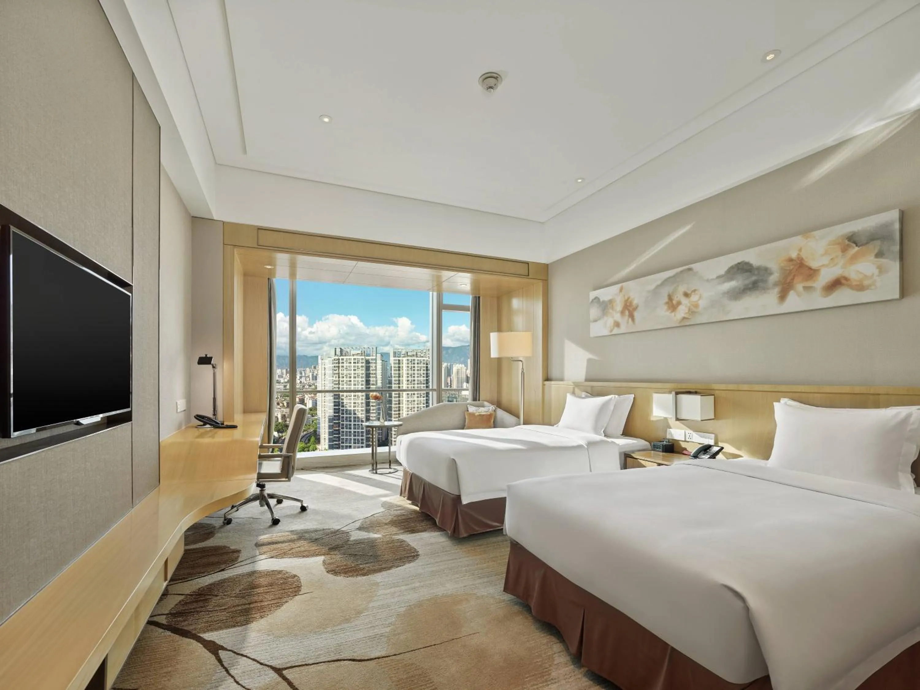 Photo of the whole room, Bed in Crowne Plaza Fuzhou Riverside by IHG