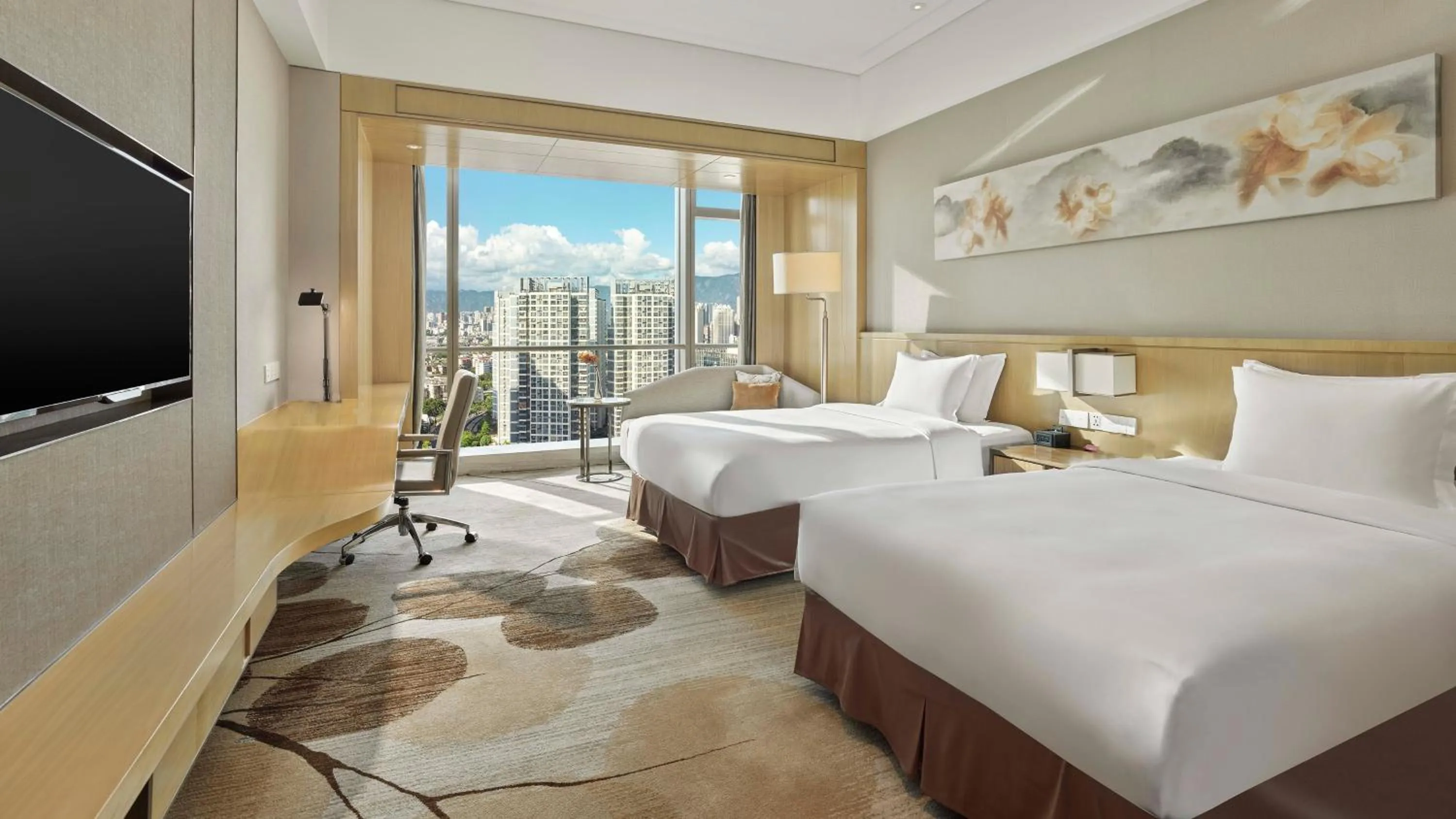 Photo of the whole room, Bed in Crowne Plaza Fuzhou Riverside by IHG