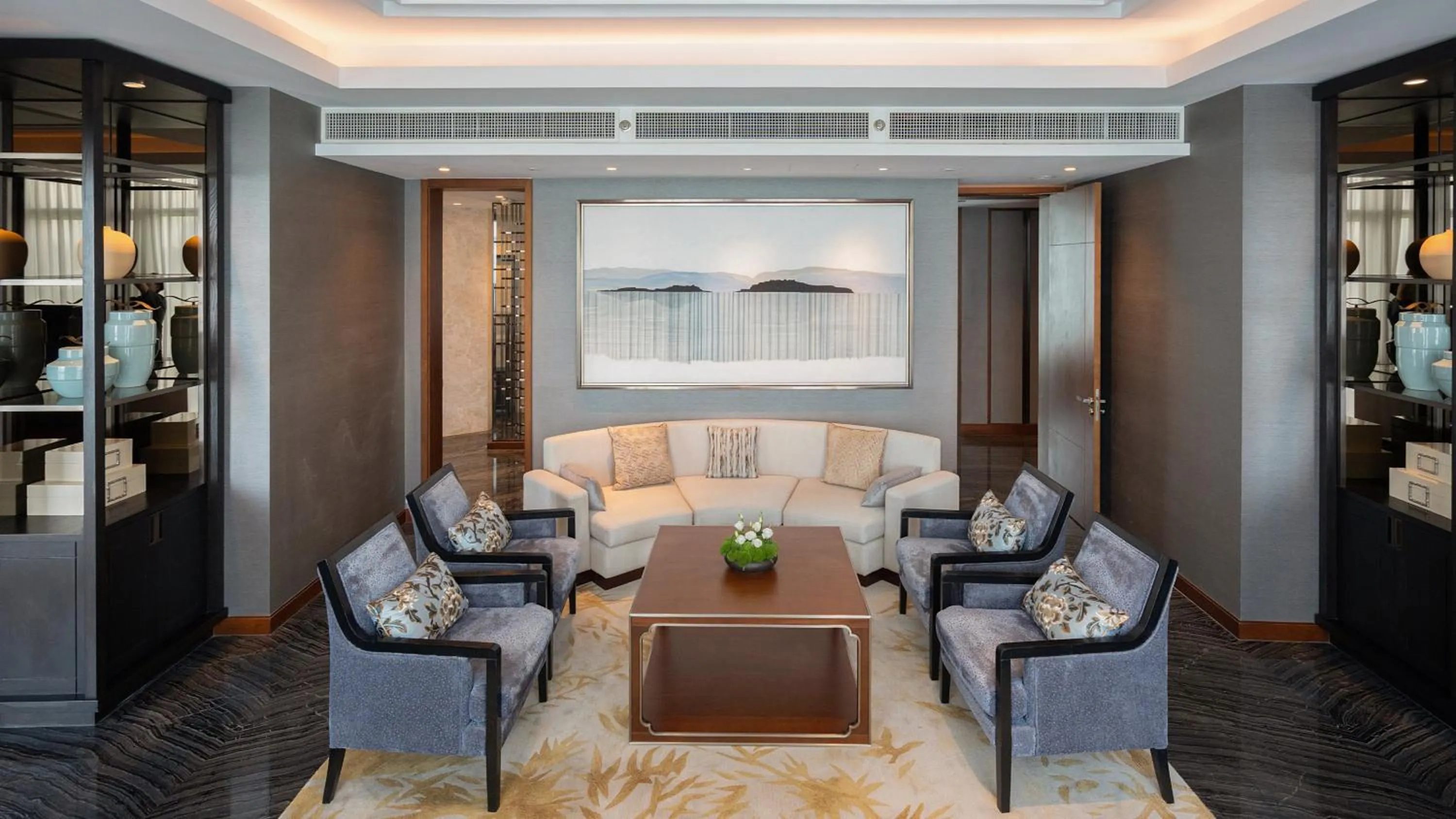 Photo of the whole room in InterContinental Haikou Seaview by IHG