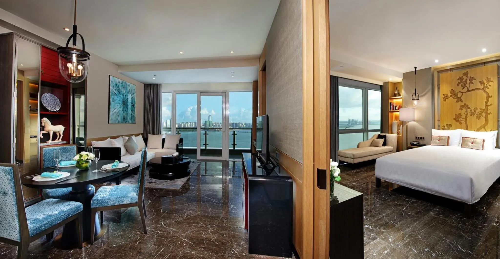 Photo of the whole room, Bed in InterContinental Haikou Seaview by IHG