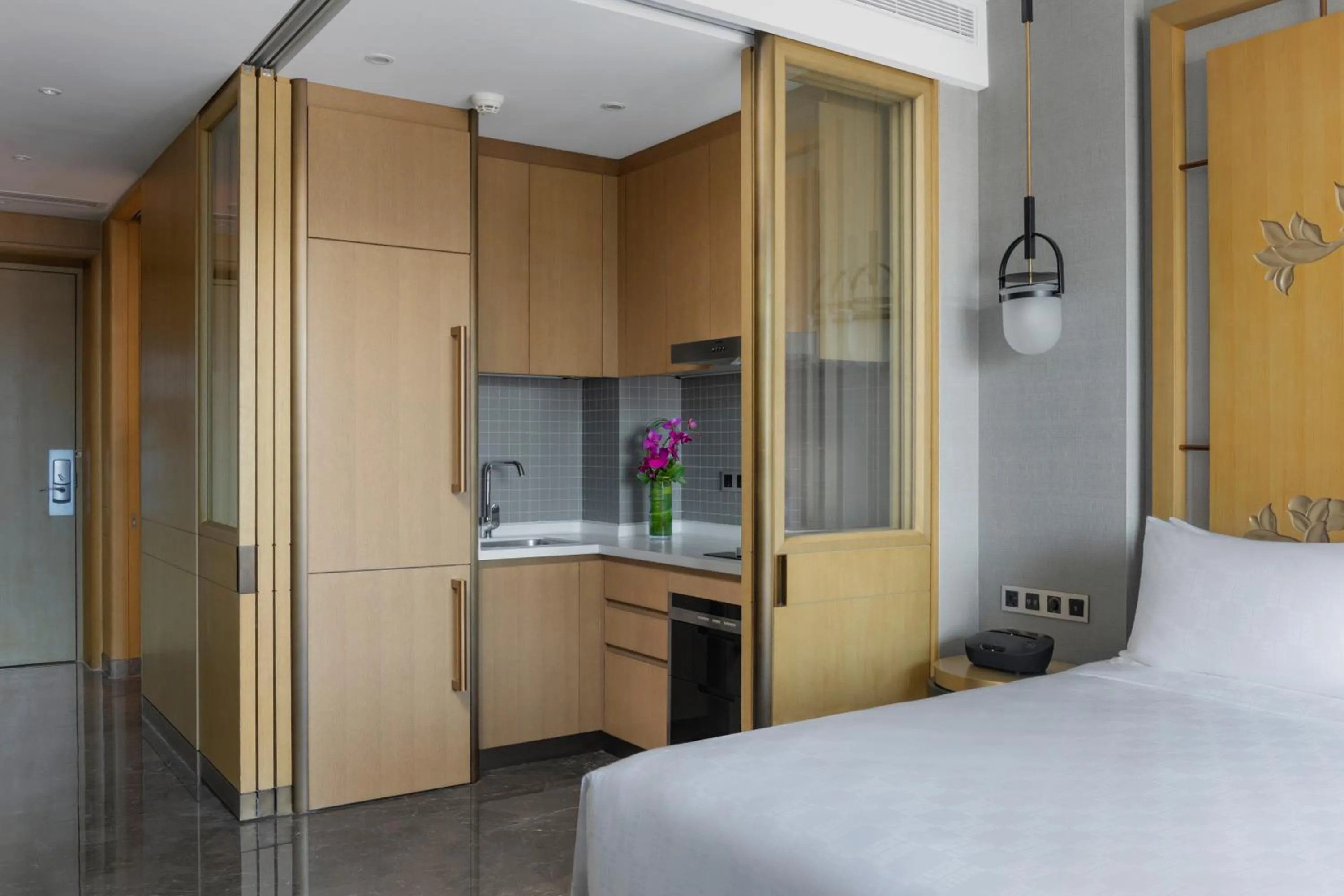 Property building, Bed in InterContinental Haikou Seaview by IHG