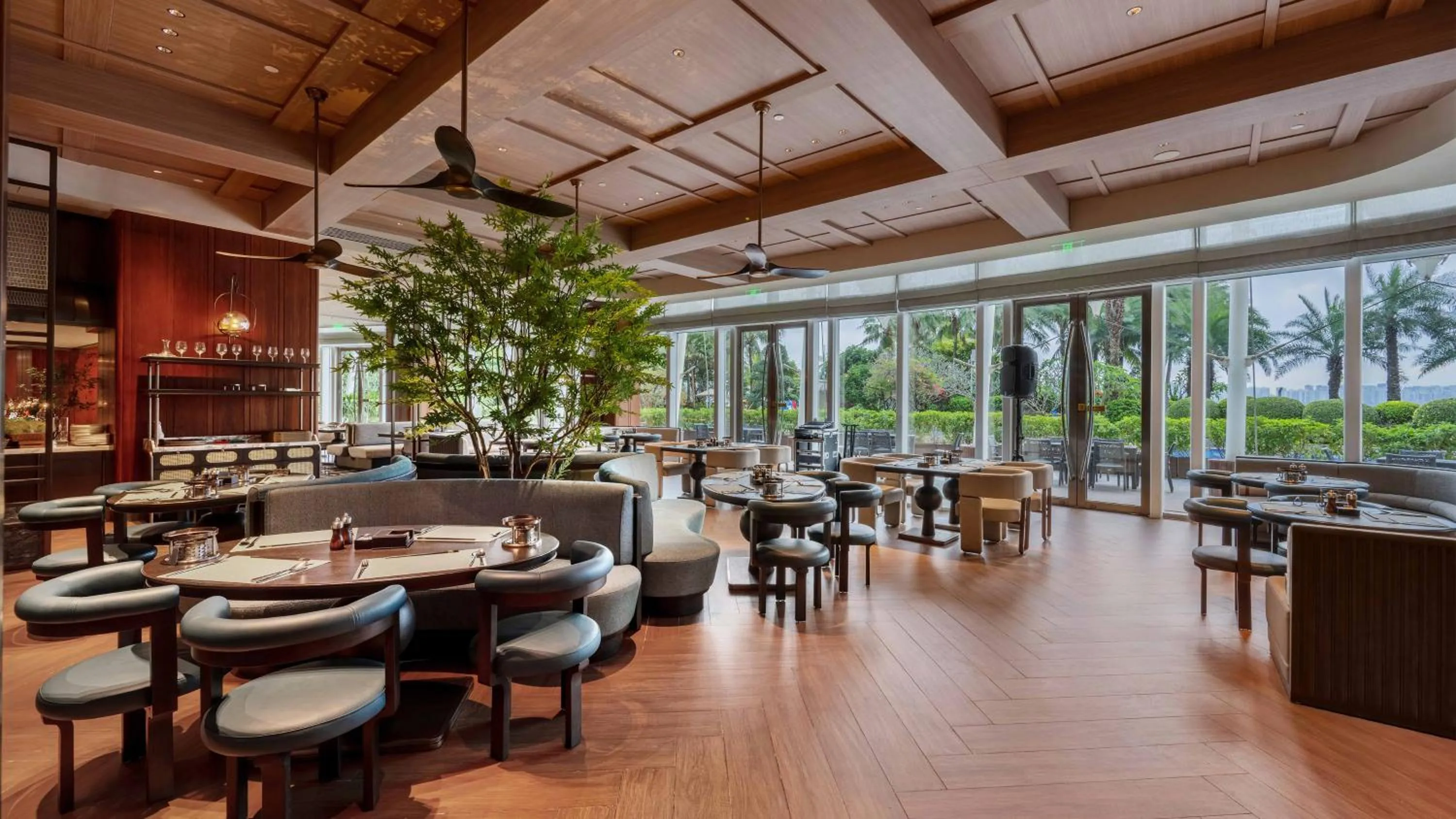 Restaurant/places to eat in InterContinental Haikou Seaview by IHG