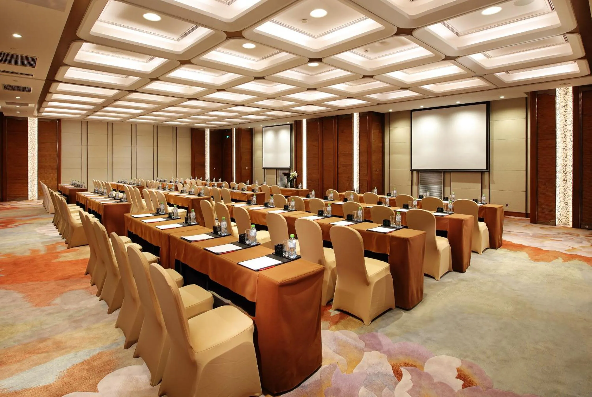 Meeting/conference room in InterContinental Haikou Seaview by IHG