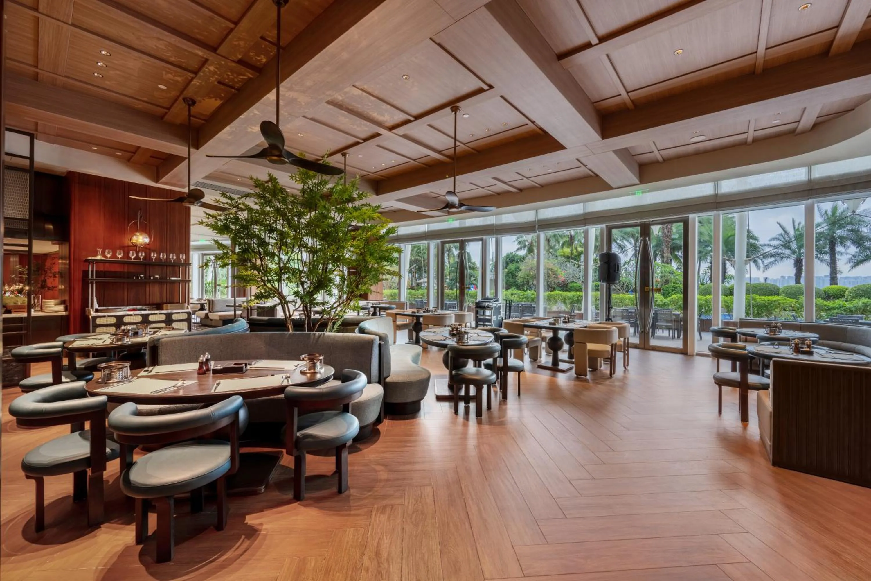 Restaurant/places to eat in InterContinental Haikou Seaview by IHG