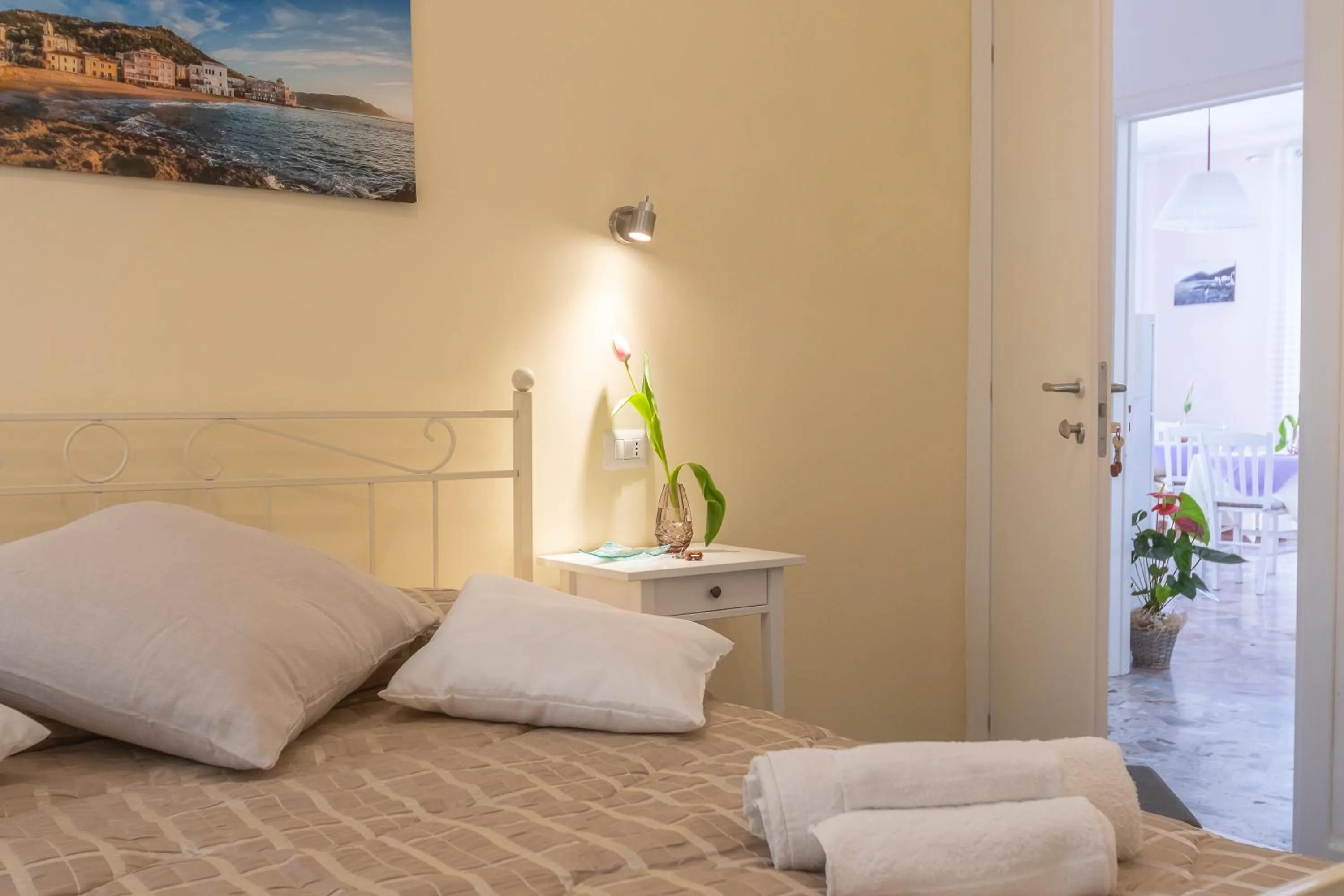 Decorative detail, Bed in B&B Posidonia