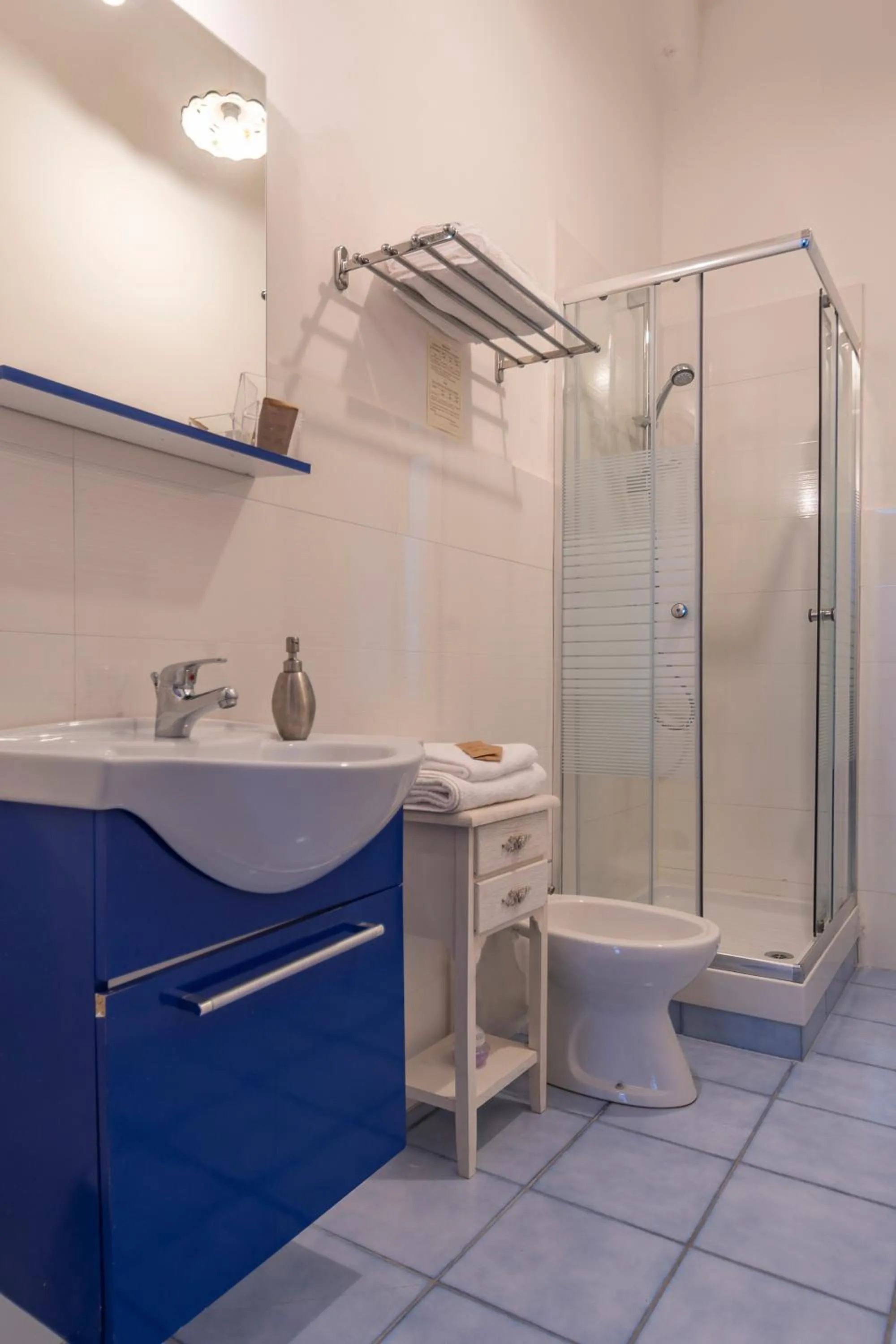 Shower in B&B Posidonia