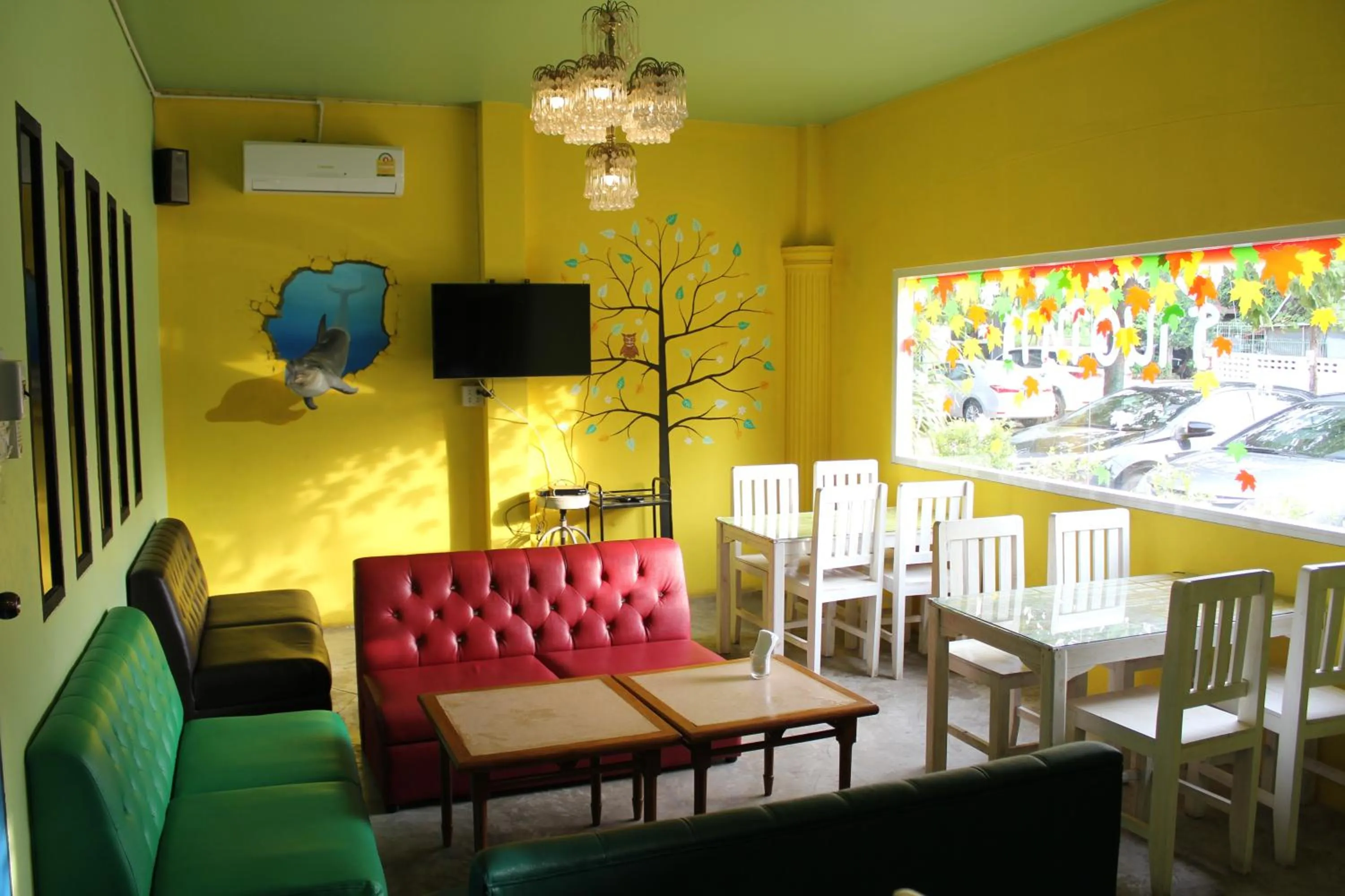 Restaurant/places to eat in B-Cozy Hotel