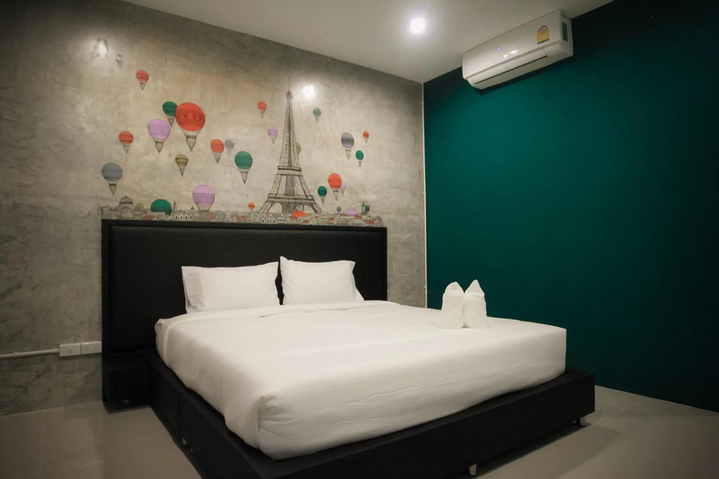 Photo of the whole room, Bed in B-Cozy Hotel