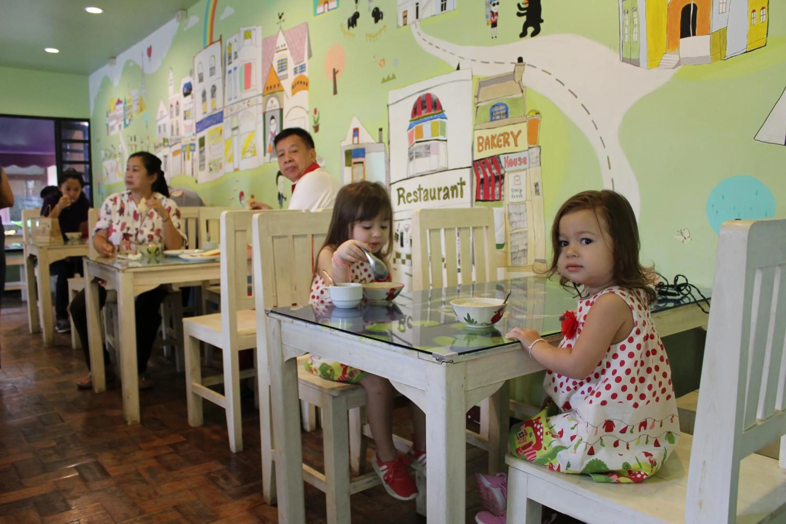 Restaurant/places to eat in B-Cozy Hotel