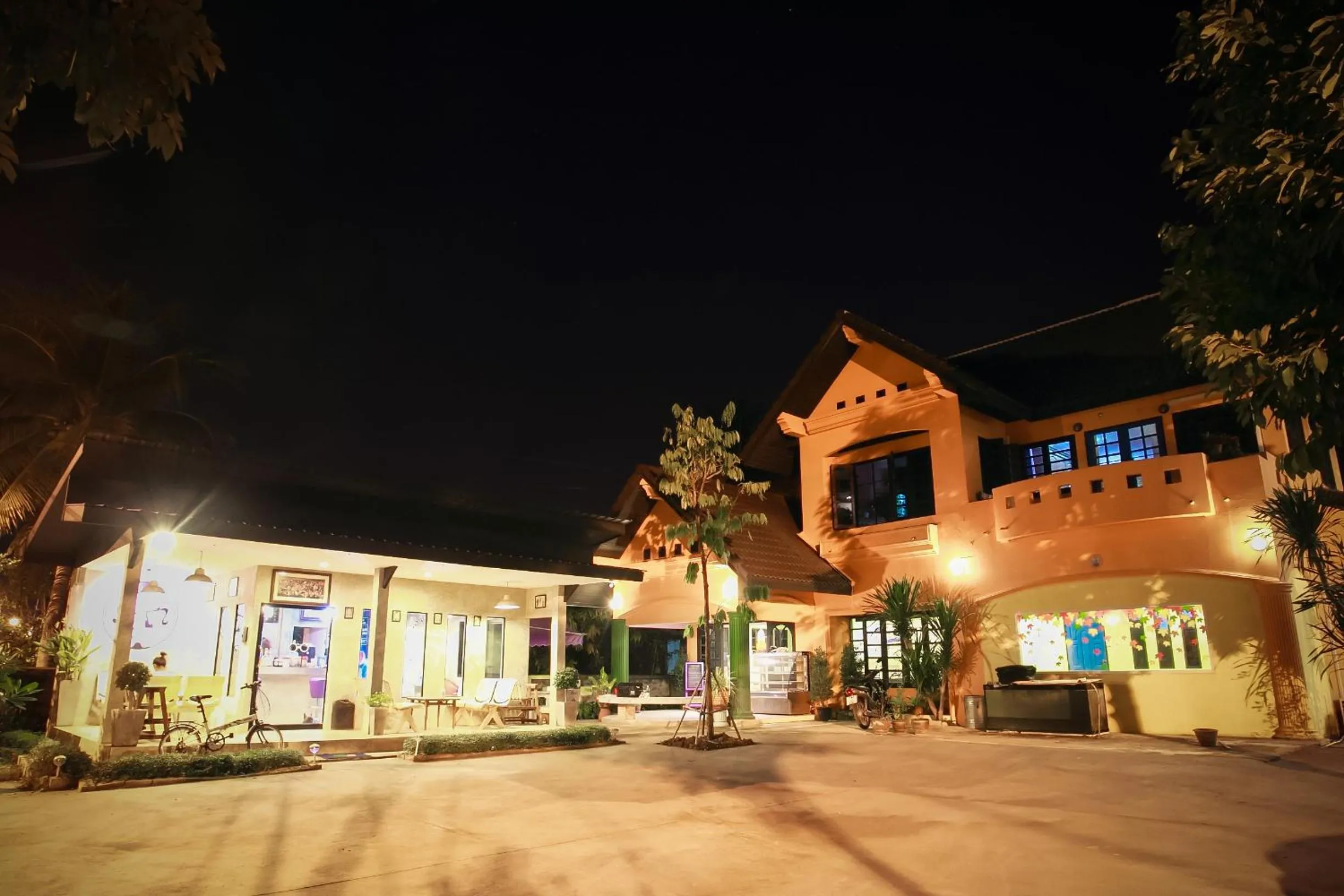 Food and drinks in B-Cozy Hotel