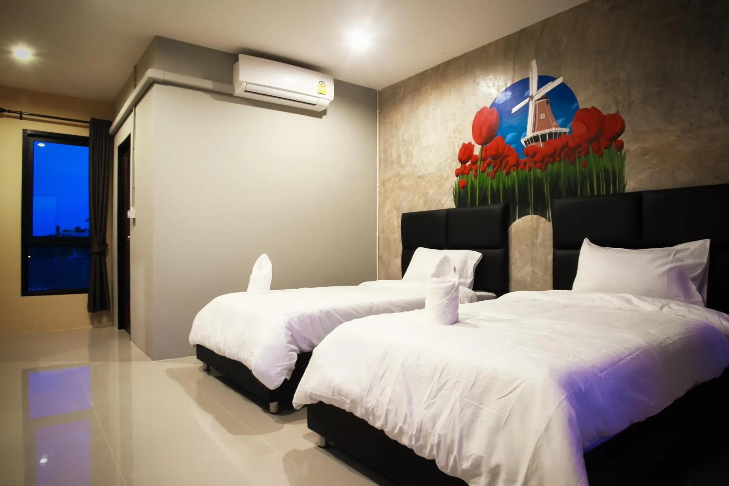 Photo of the whole room, Bed in B-Cozy Hotel