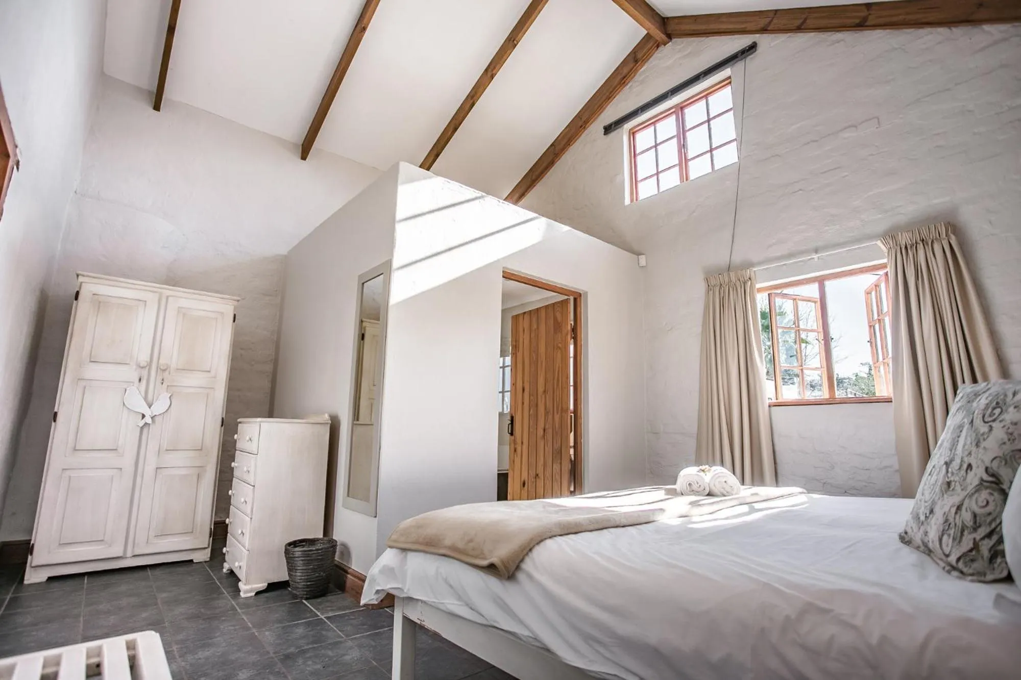 Bedroom, Bed in Bella Manga Country Escape