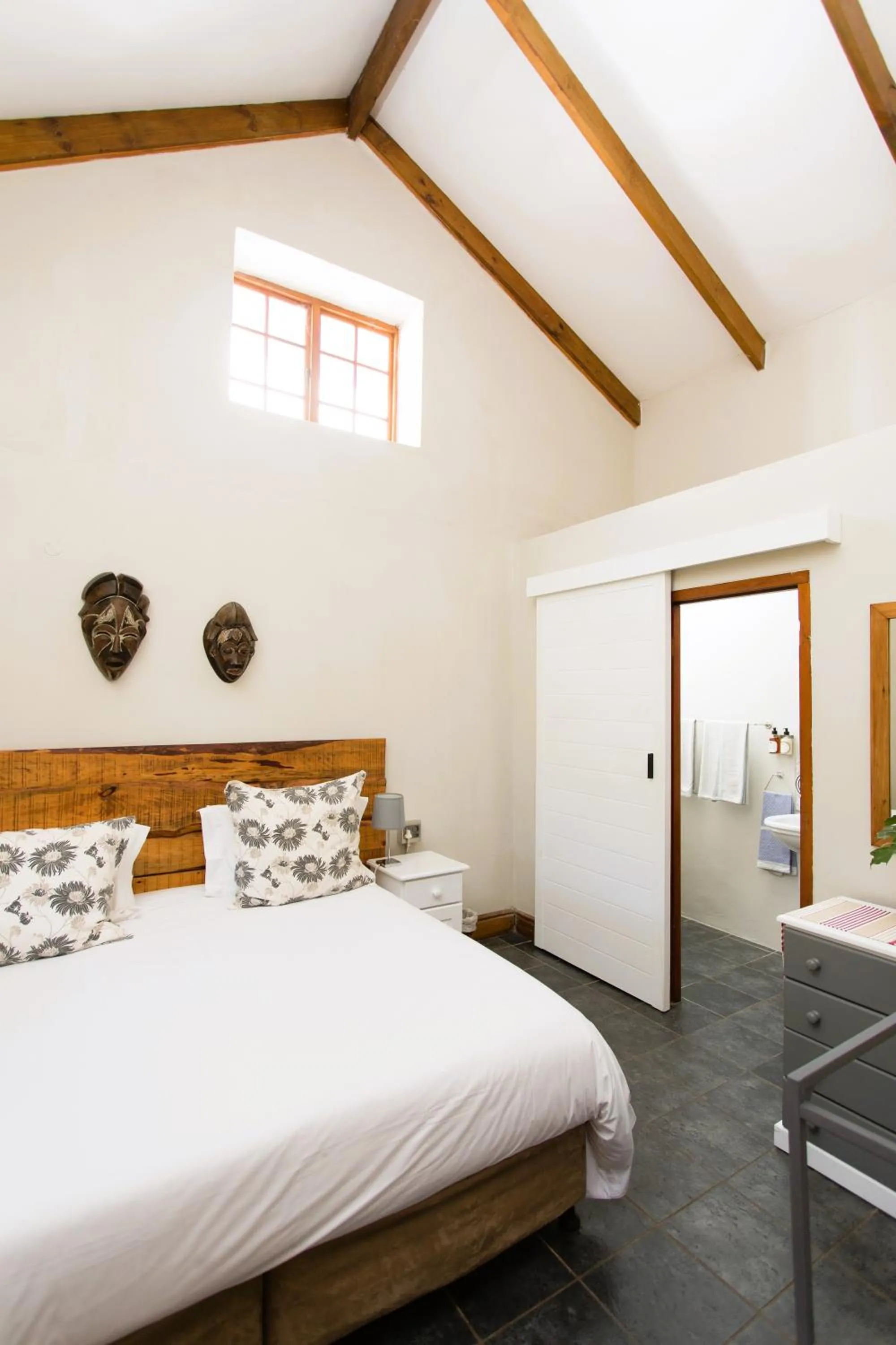 Bedroom, Bed in Bella Manga Country Escape