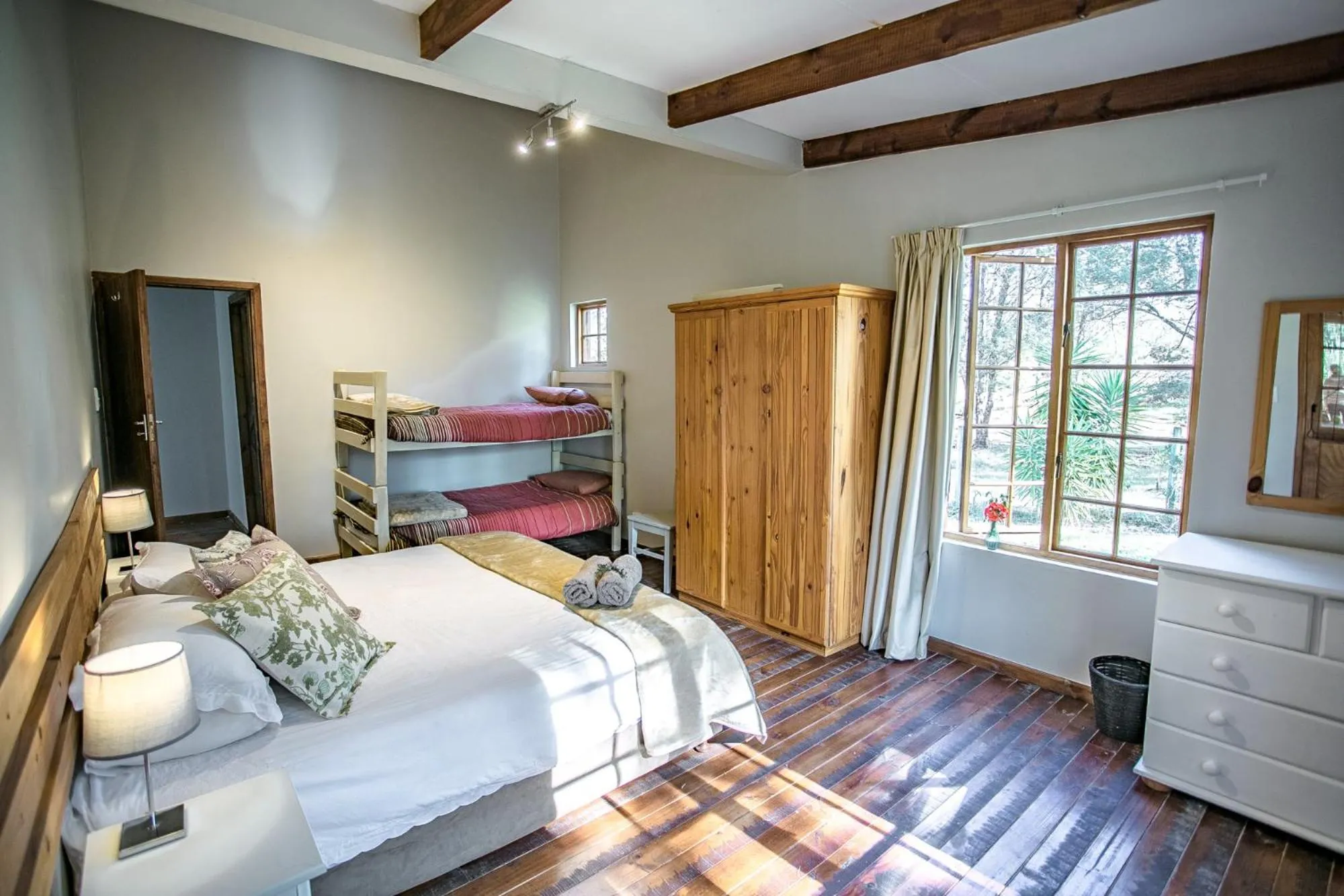 Photo of the whole room, Bed in Bella Manga Country Escape