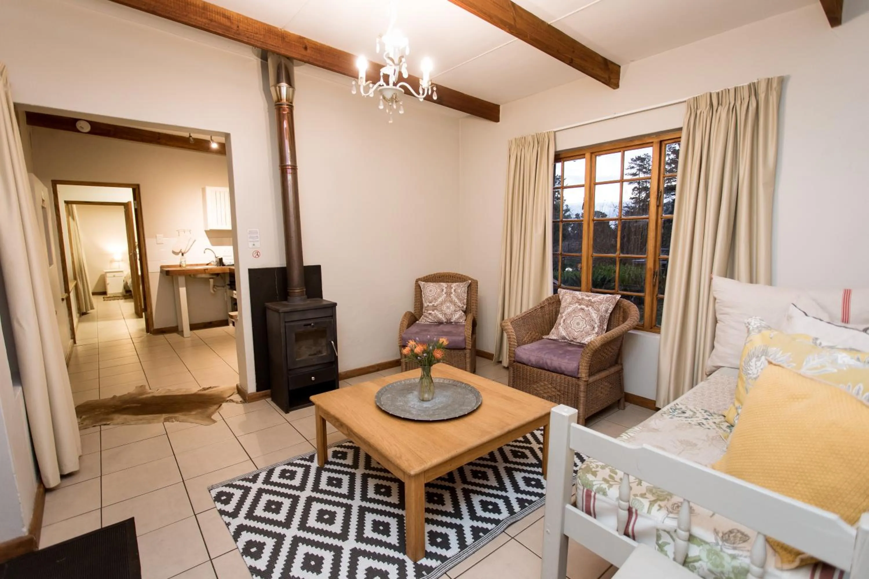 fireplace, Bed in Bella Manga Country Escape