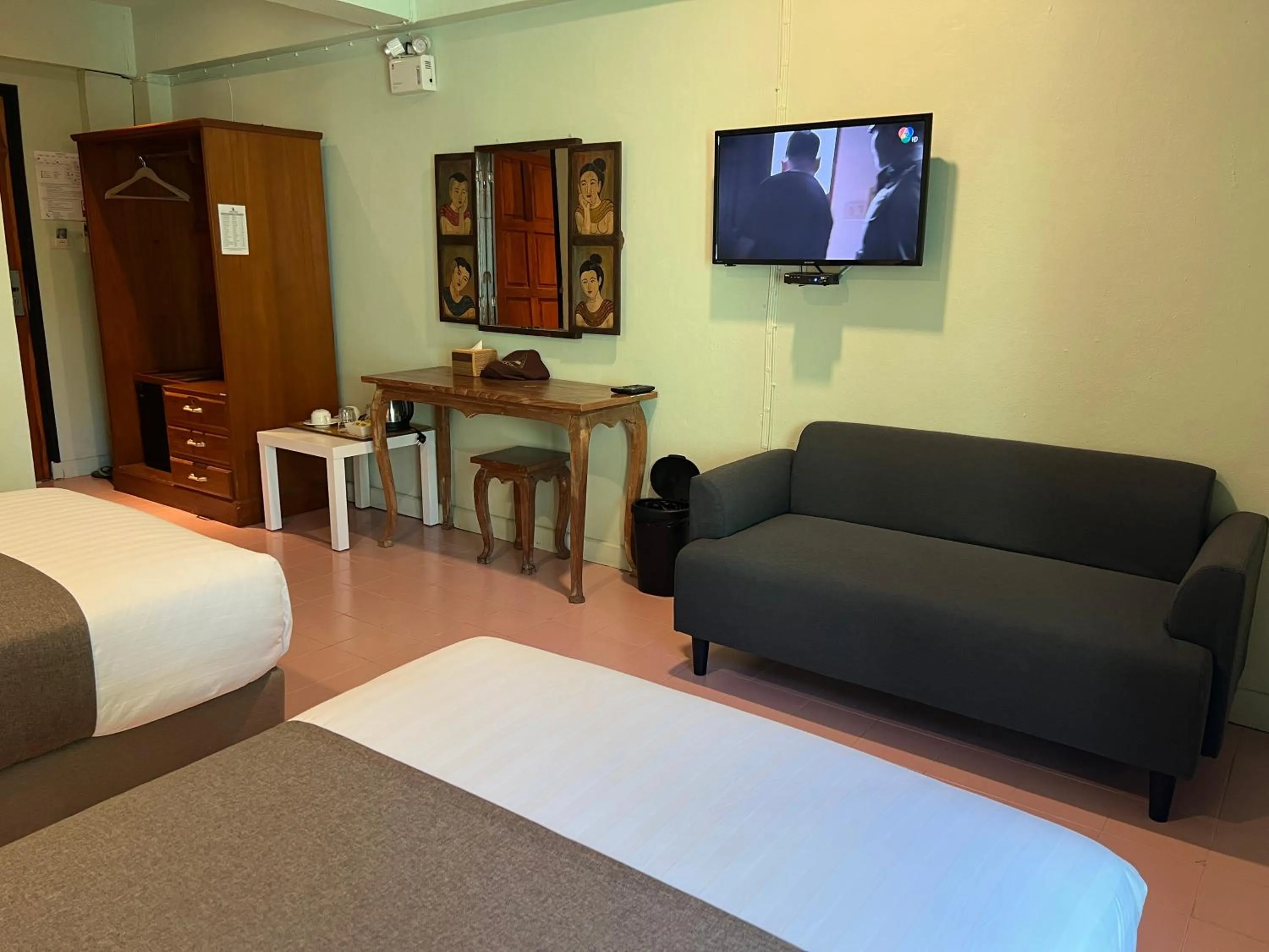 Property building, Bed in A Hotel Budget