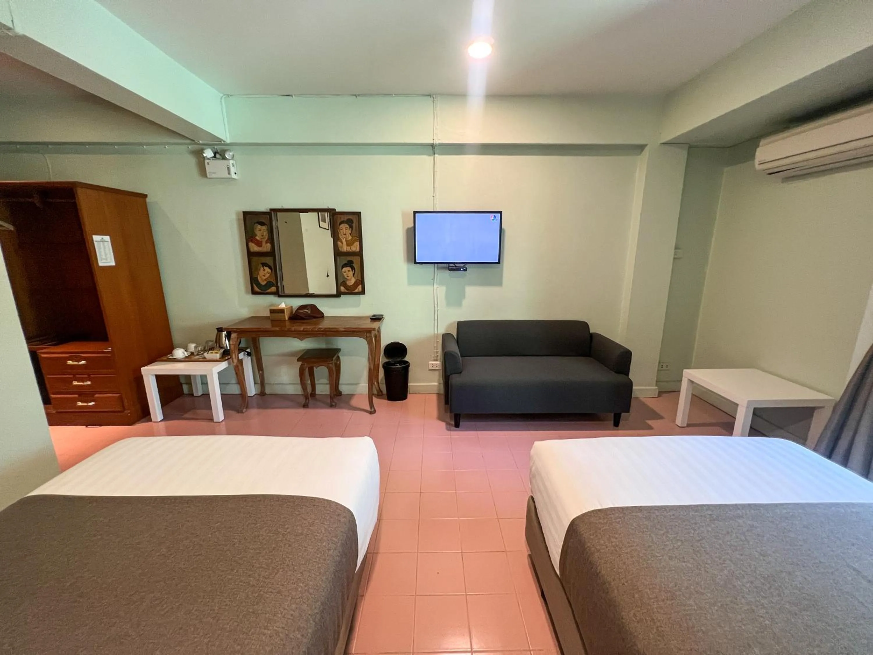 Photo of the whole room, Bed in A Hotel Budget