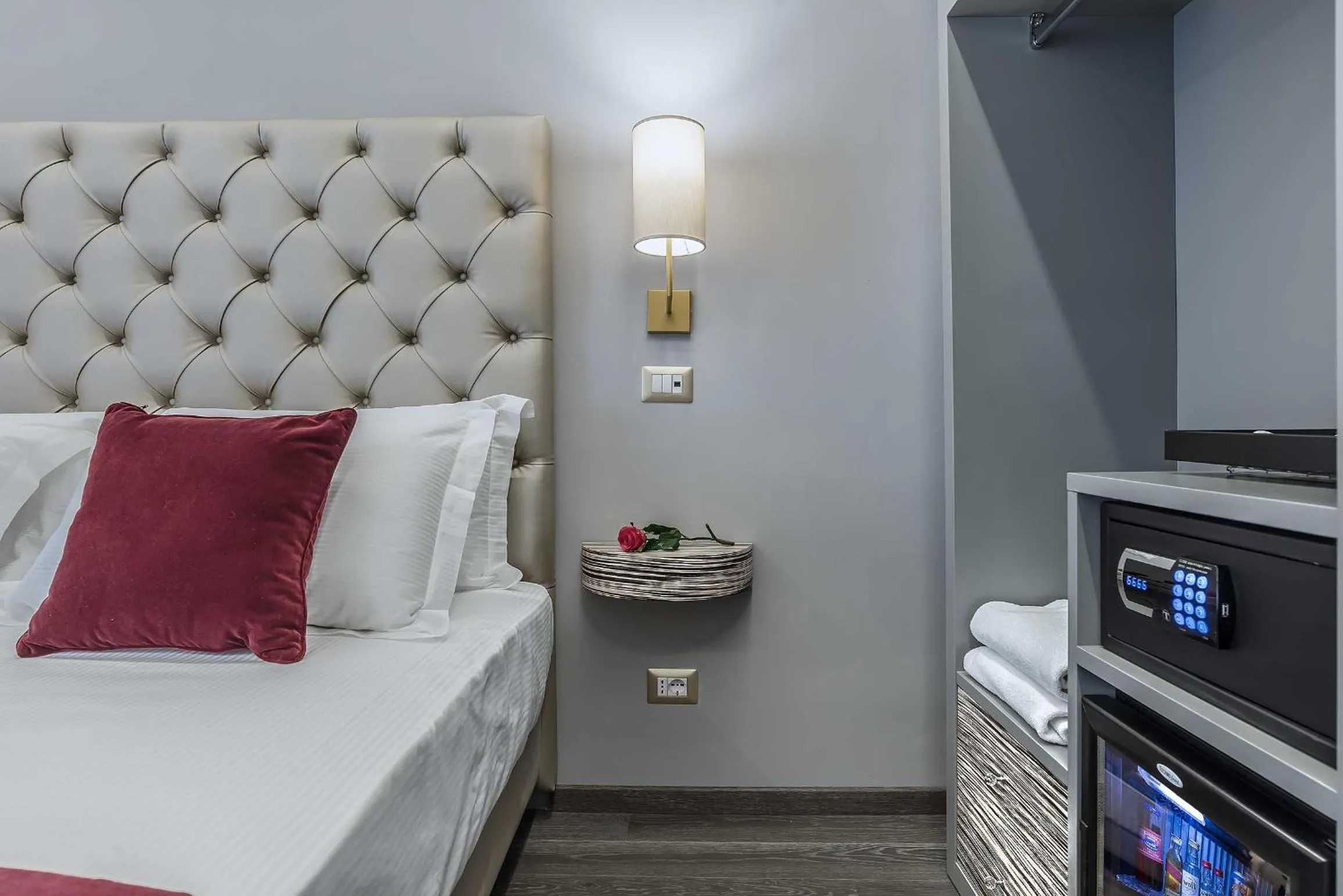 Decorative detail, Bed in Colonna Suite Del Corso