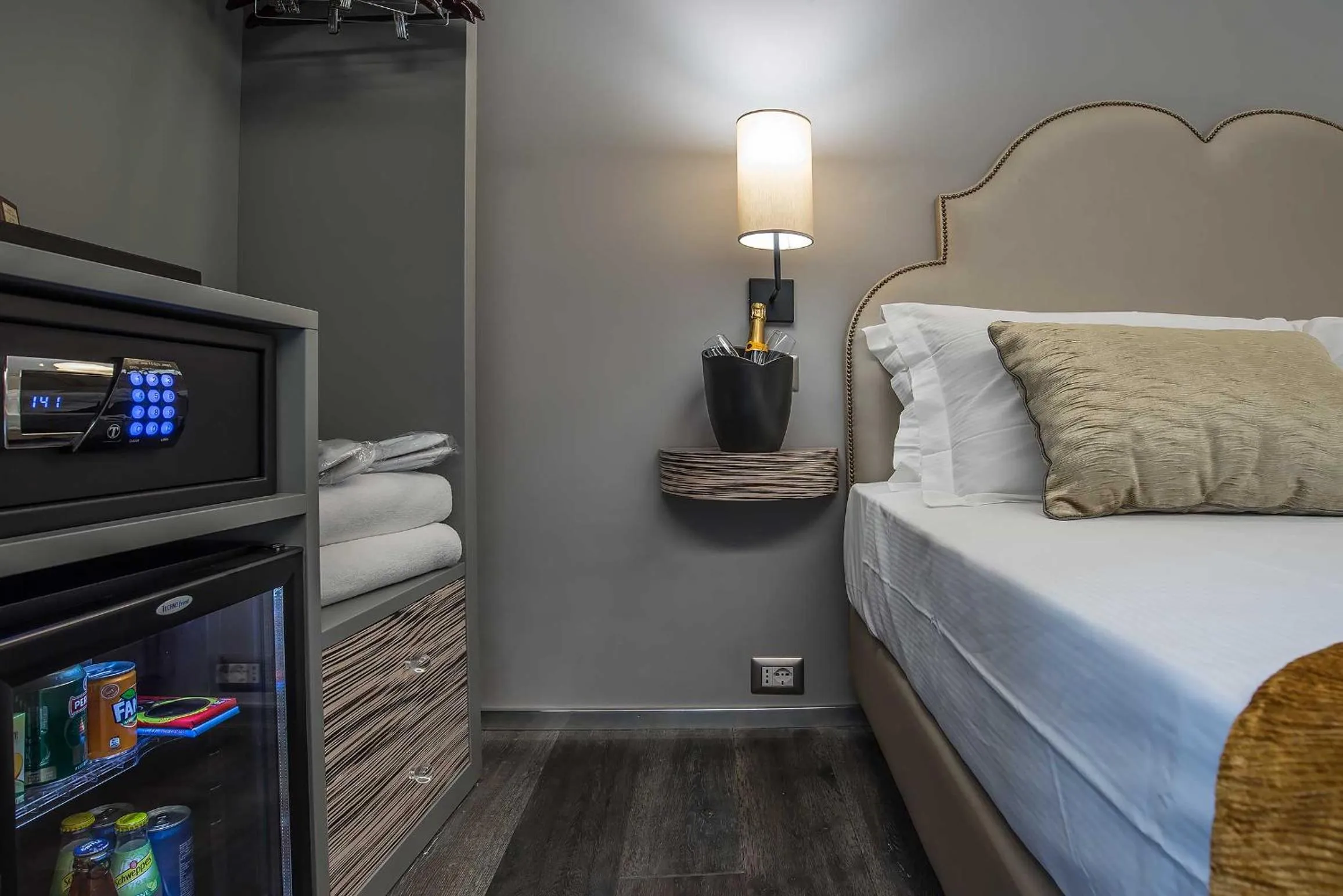 Decorative detail, Bed in Colonna Suite Del Corso