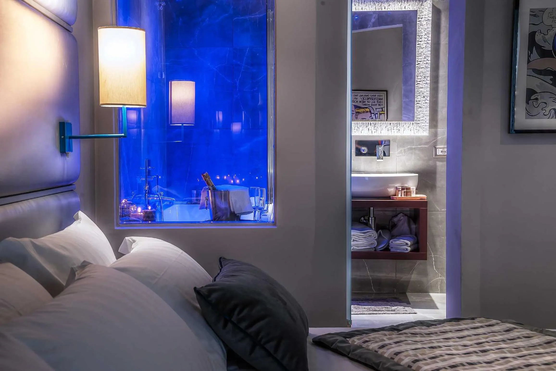 Decorative detail, Bed in Colonna Suite Del Corso