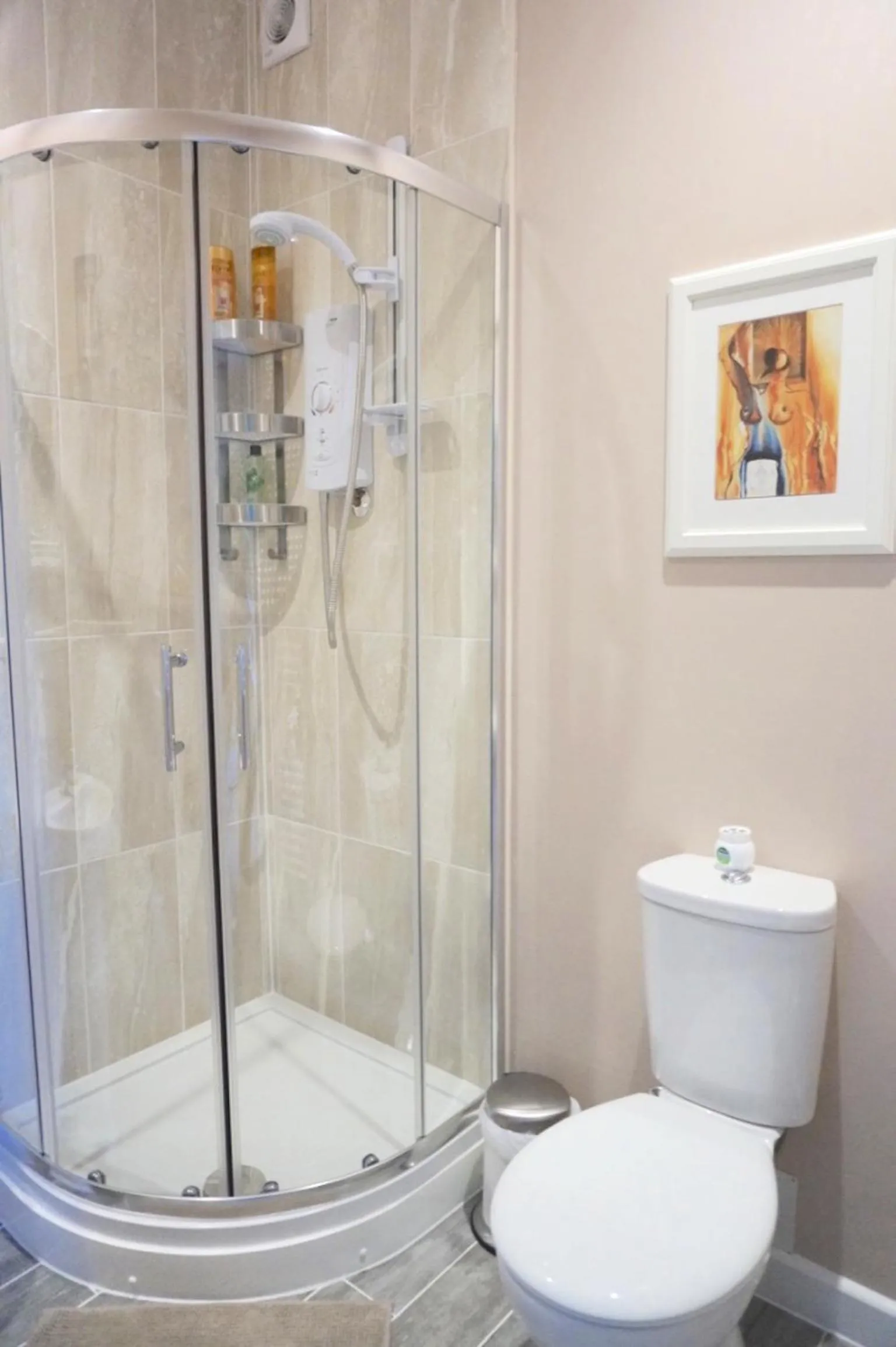 Shower in Colthrop Manor B&B