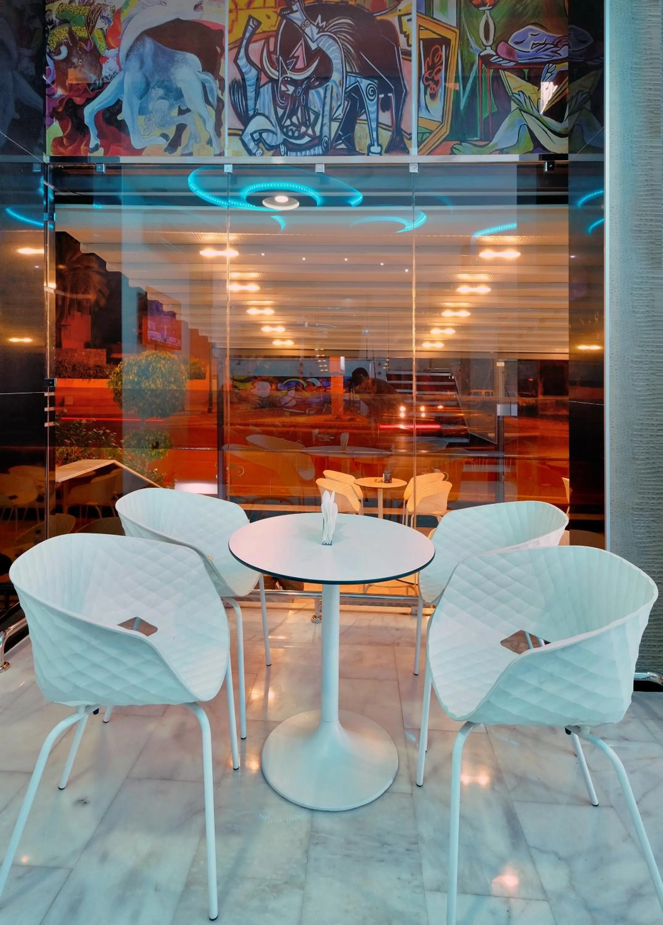 Restaurant/places to eat in Appart Hôtel Mouna