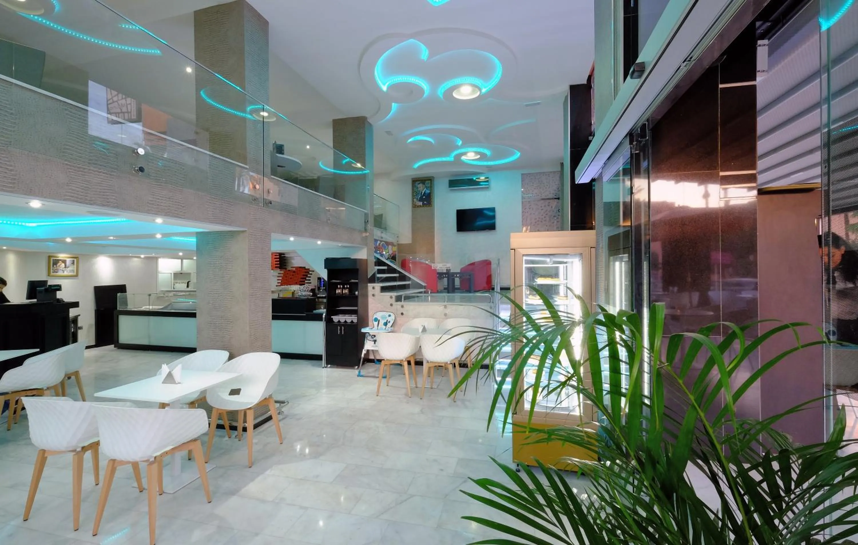 Restaurant/places to eat in Appart Hôtel Mouna